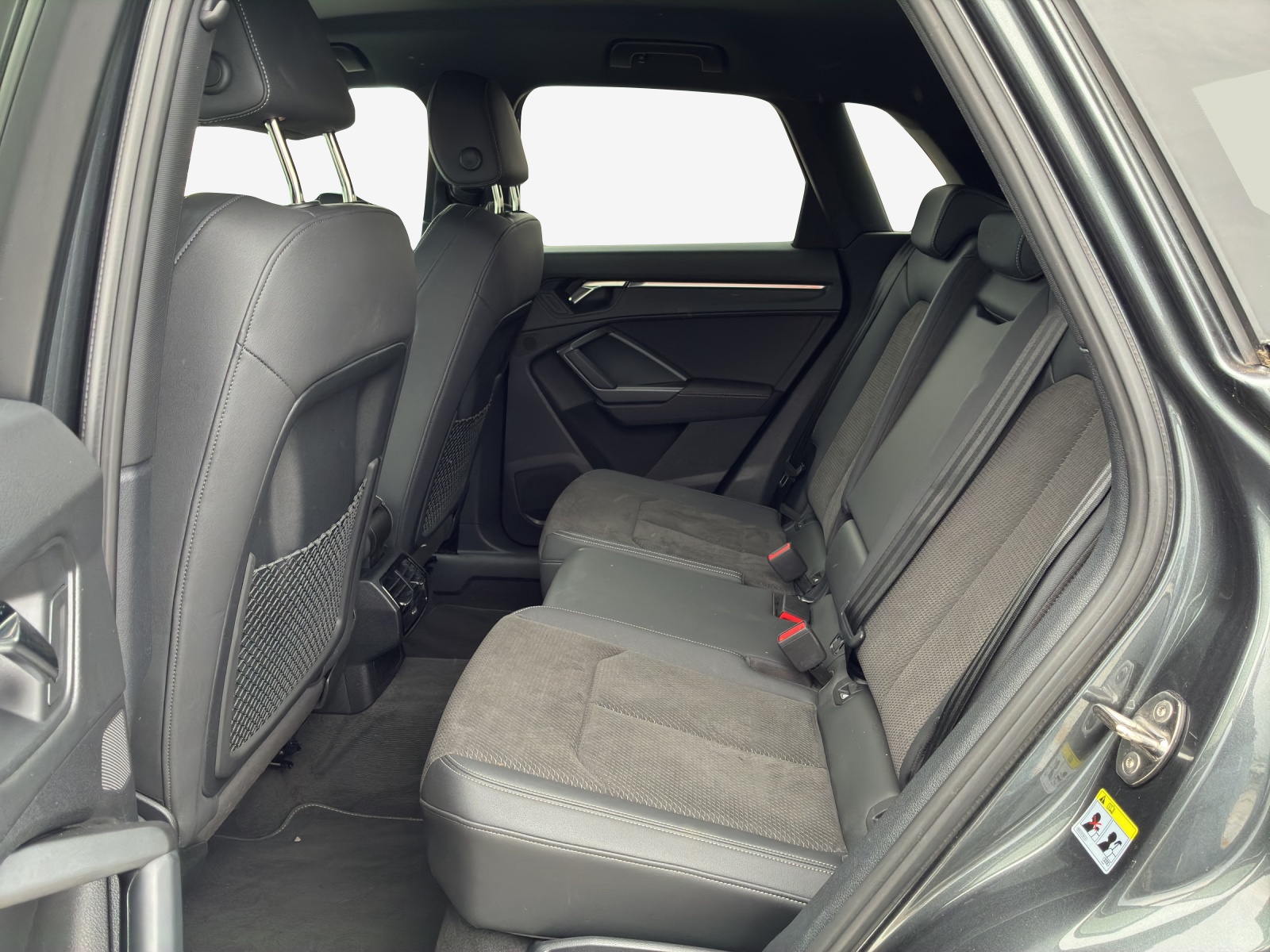 AUDI Q3 35 TFSI S line Attraction S-tronic-image-11