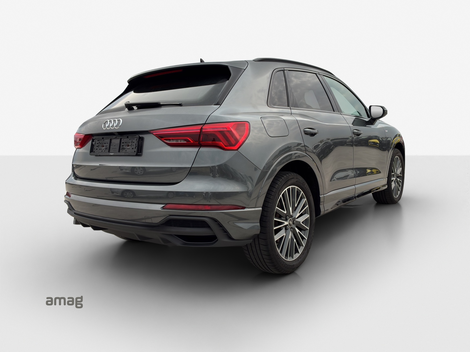 AUDI Q3 35 TFSI S line Attraction S-tronic-image-4