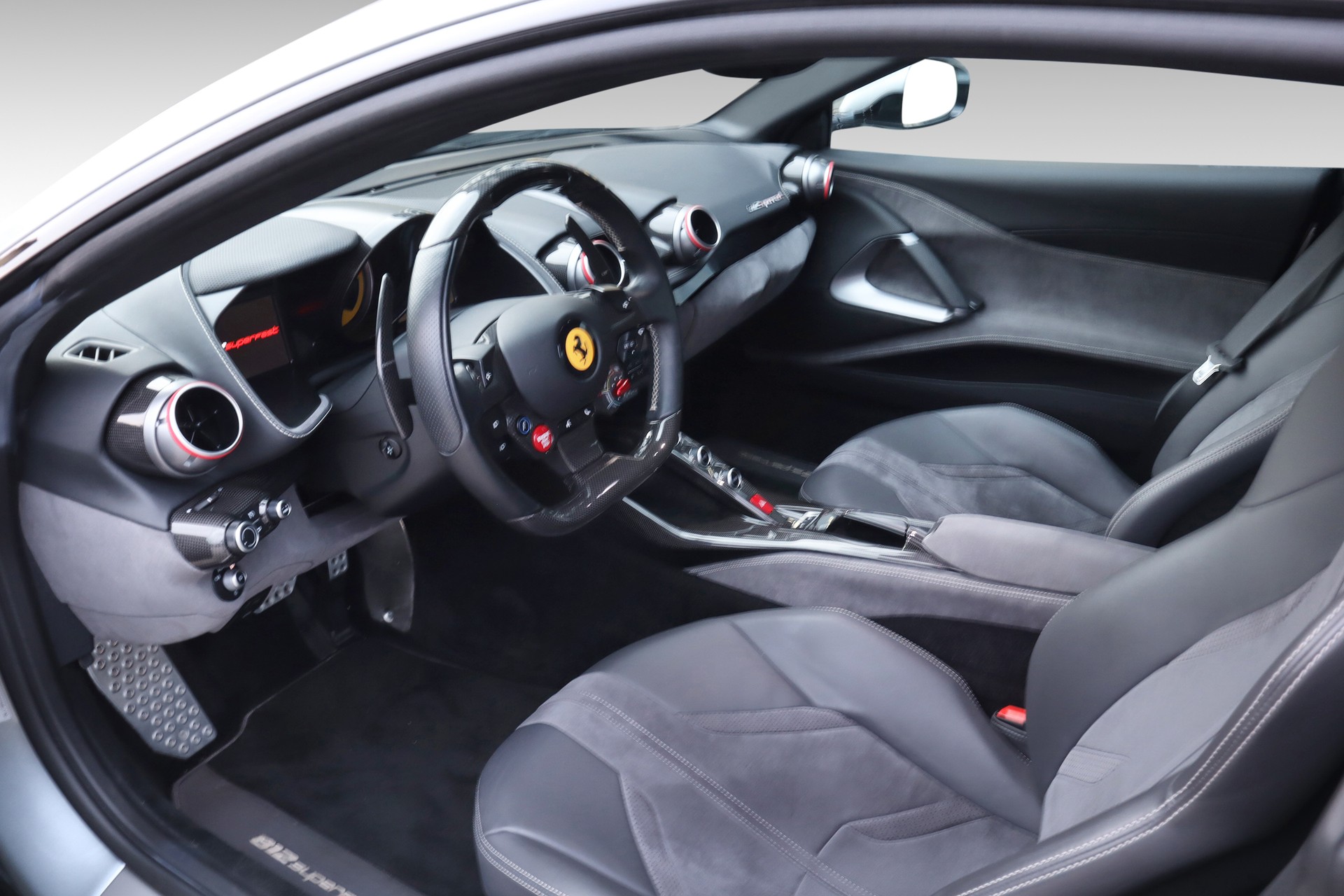 FERRARI 812 Superfast-image-10