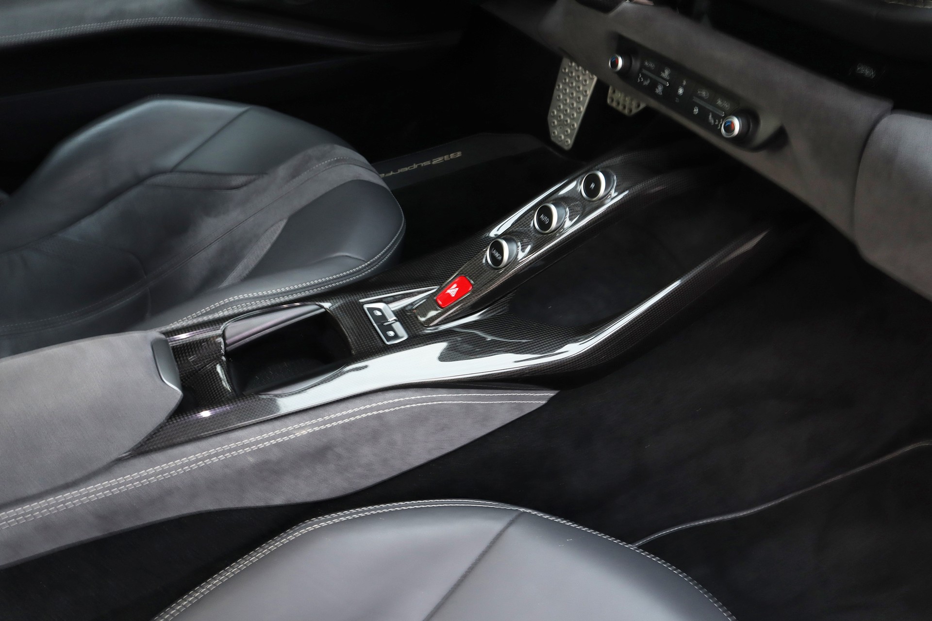 FERRARI 812 Superfast-image-15
