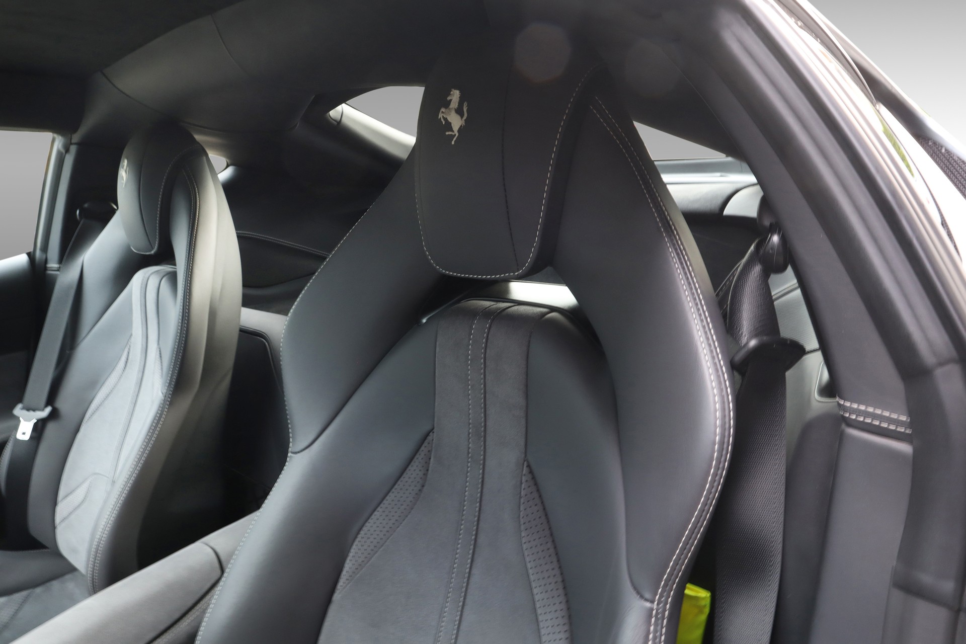 FERRARI 812 Superfast-image-12