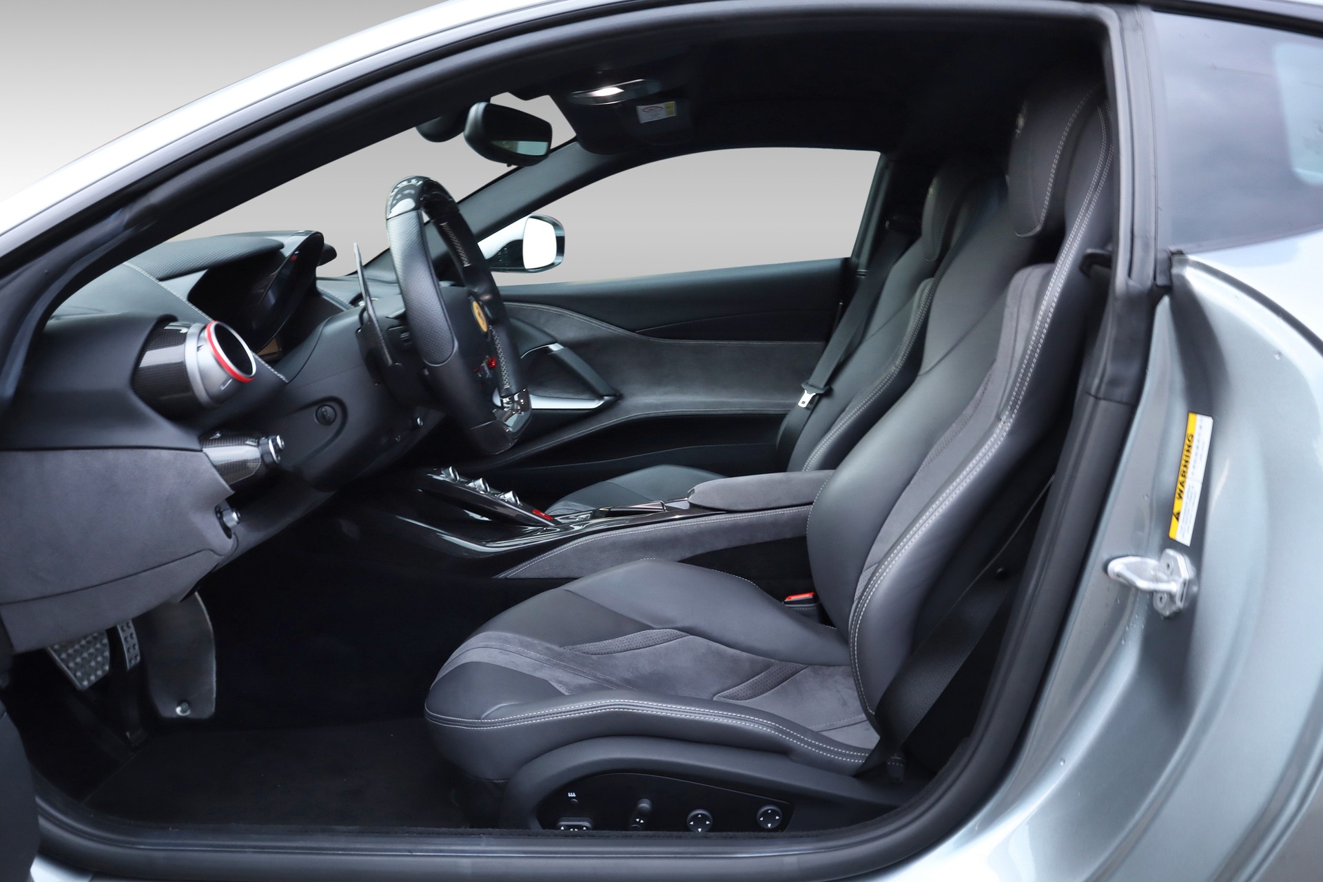 FERRARI 812 Superfast-image-11