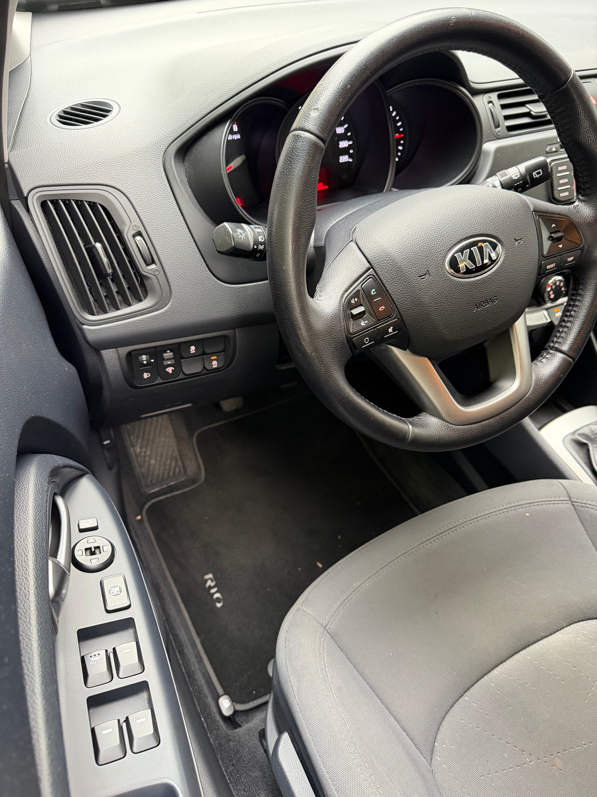KIA Rio 1.4 CVVT Trend-image-10