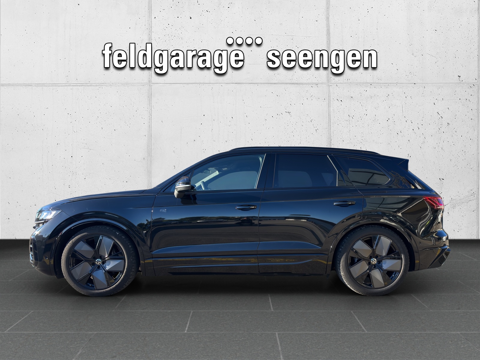 VW New Touareg 3.0 TDI R-Line Tiptronic mit AHK, Luftfahrwek, Allradlenkung & Winterräder-showroom-element-1