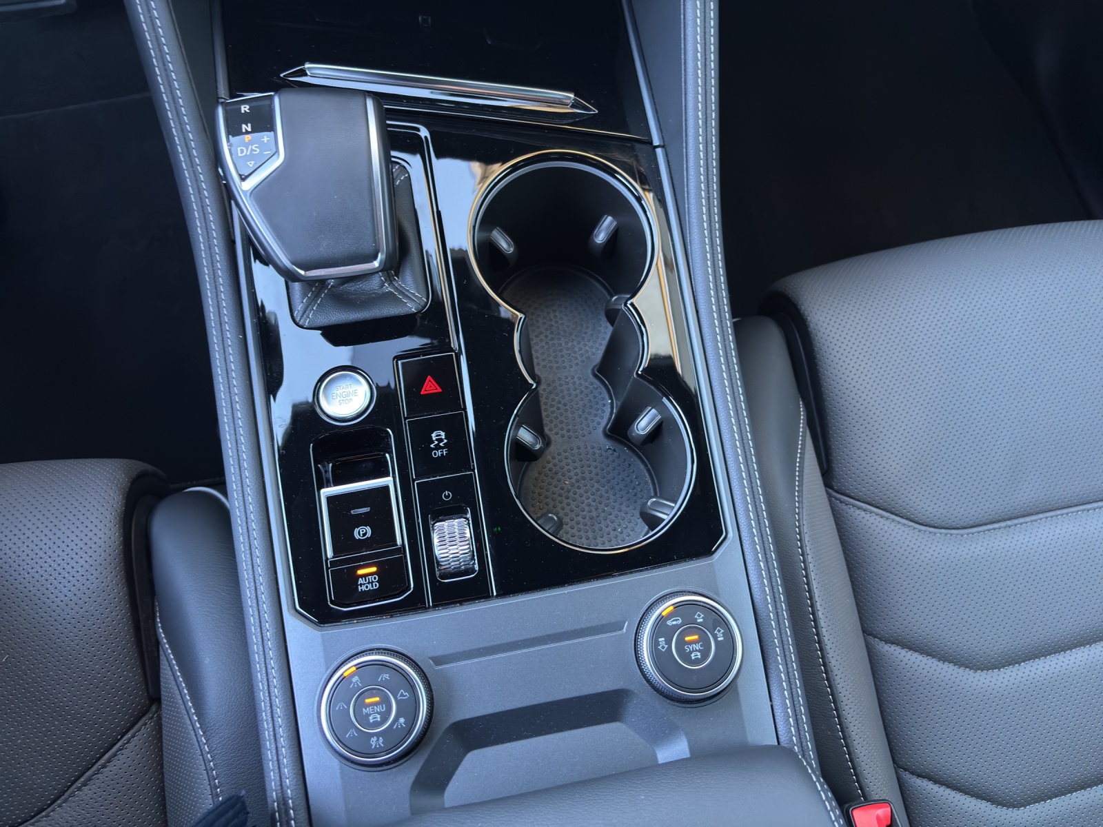 VW New Touareg 3.0 TDI R-Line Tiptronic mit AHK, Luftfahrwek, Allradlenkung & Winterräder-image-19