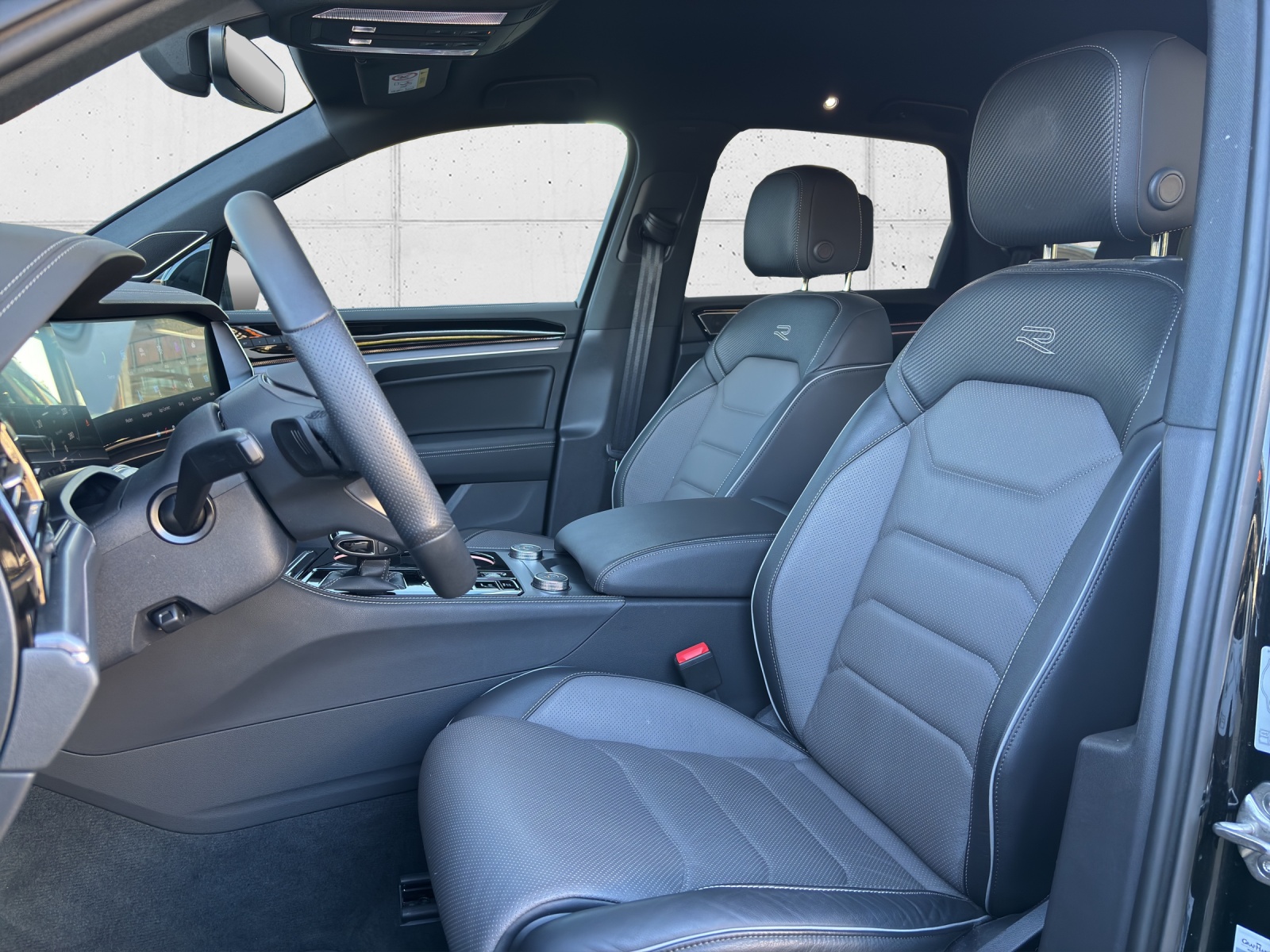 VW New Touareg 3.0 TDI R-Line Tiptronic mit AHK, Luftfahrwek, Allradlenkung & Winterräder-image-28