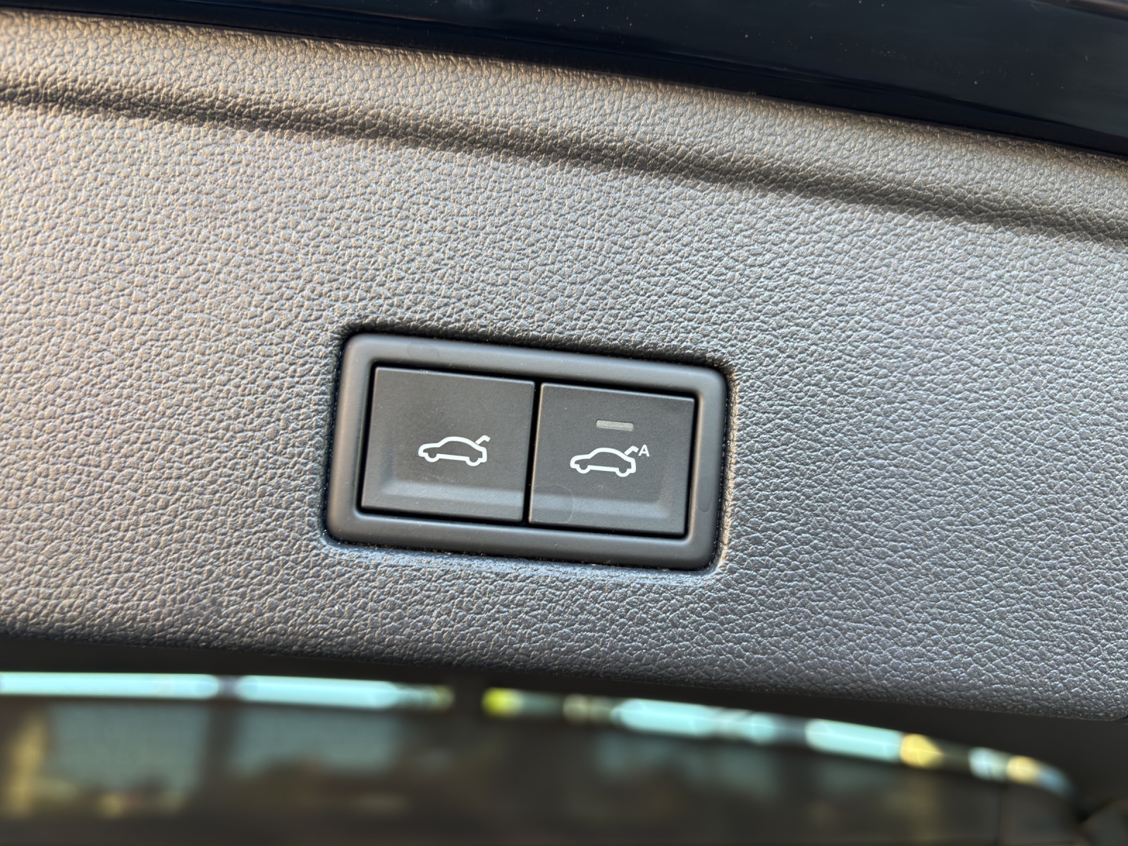 VW New Touareg 3.0 TDI R-Line Tiptronic mit AHK, Luftfahrwek, Allradlenkung & Winterräder-image-8
