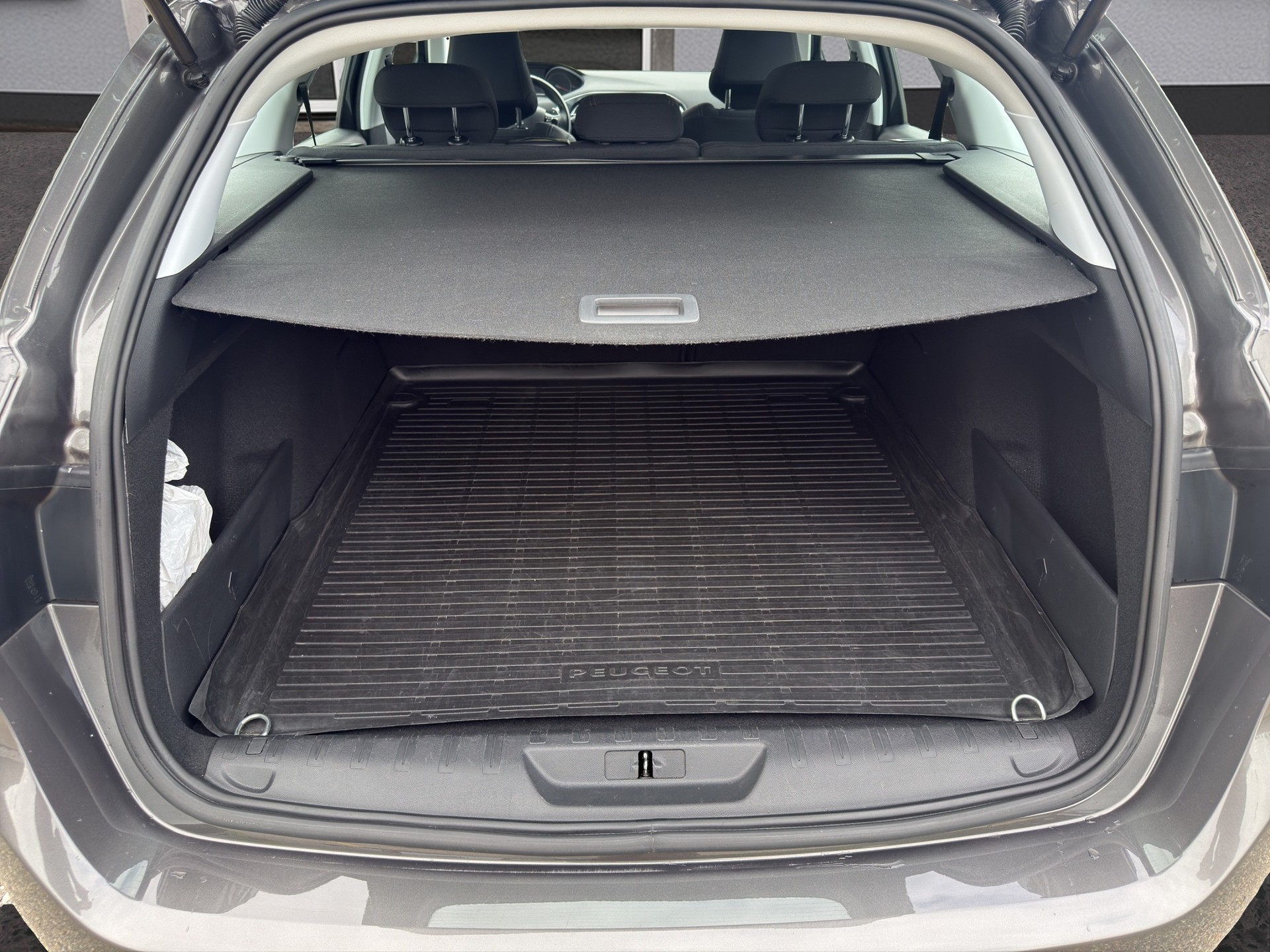 PEUGEOT 308 SW 1.2 Pure Tech Allure EAT8-image-18