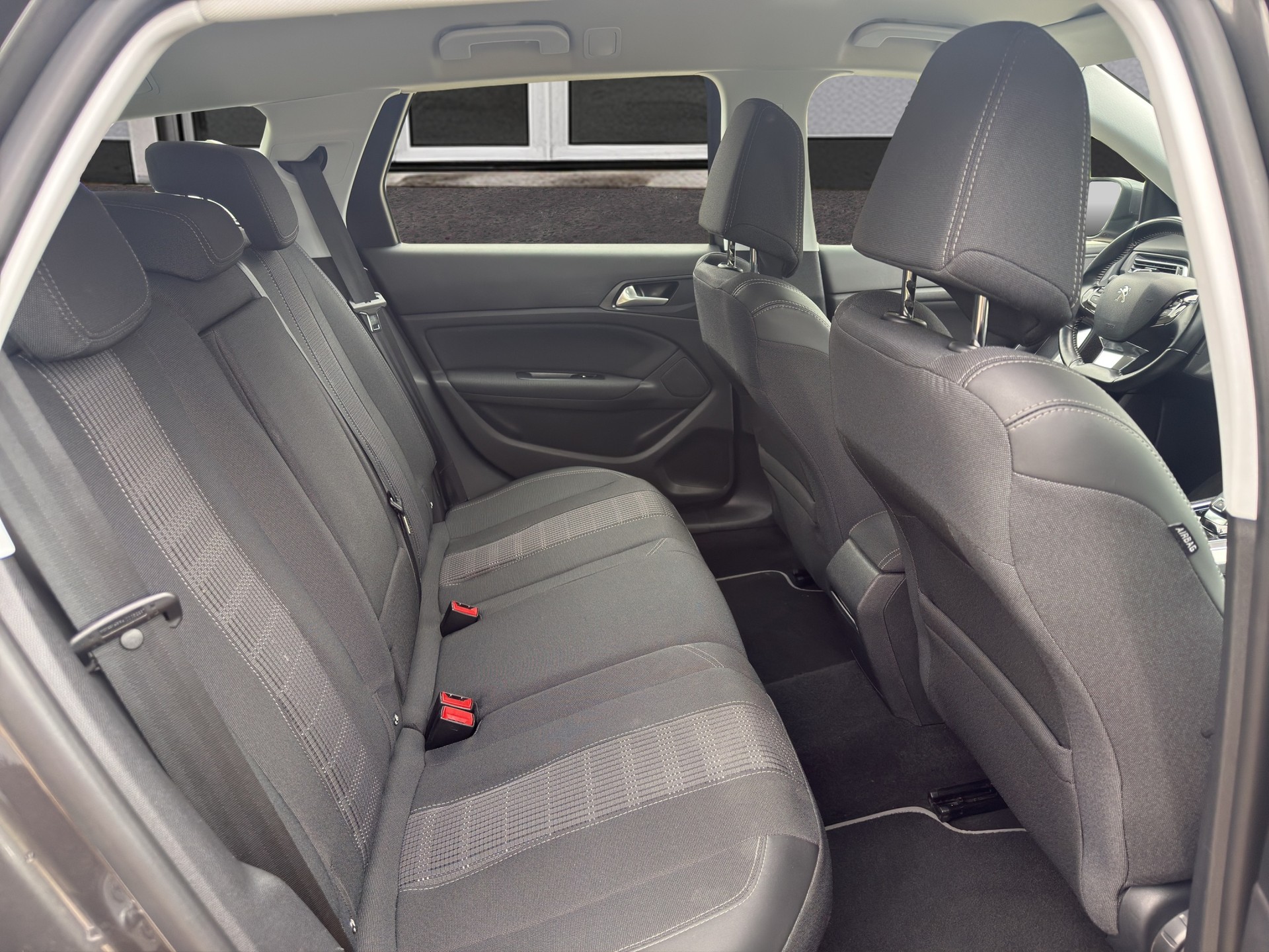 PEUGEOT 308 SW 1.2 Pure Tech Allure EAT8-image-16