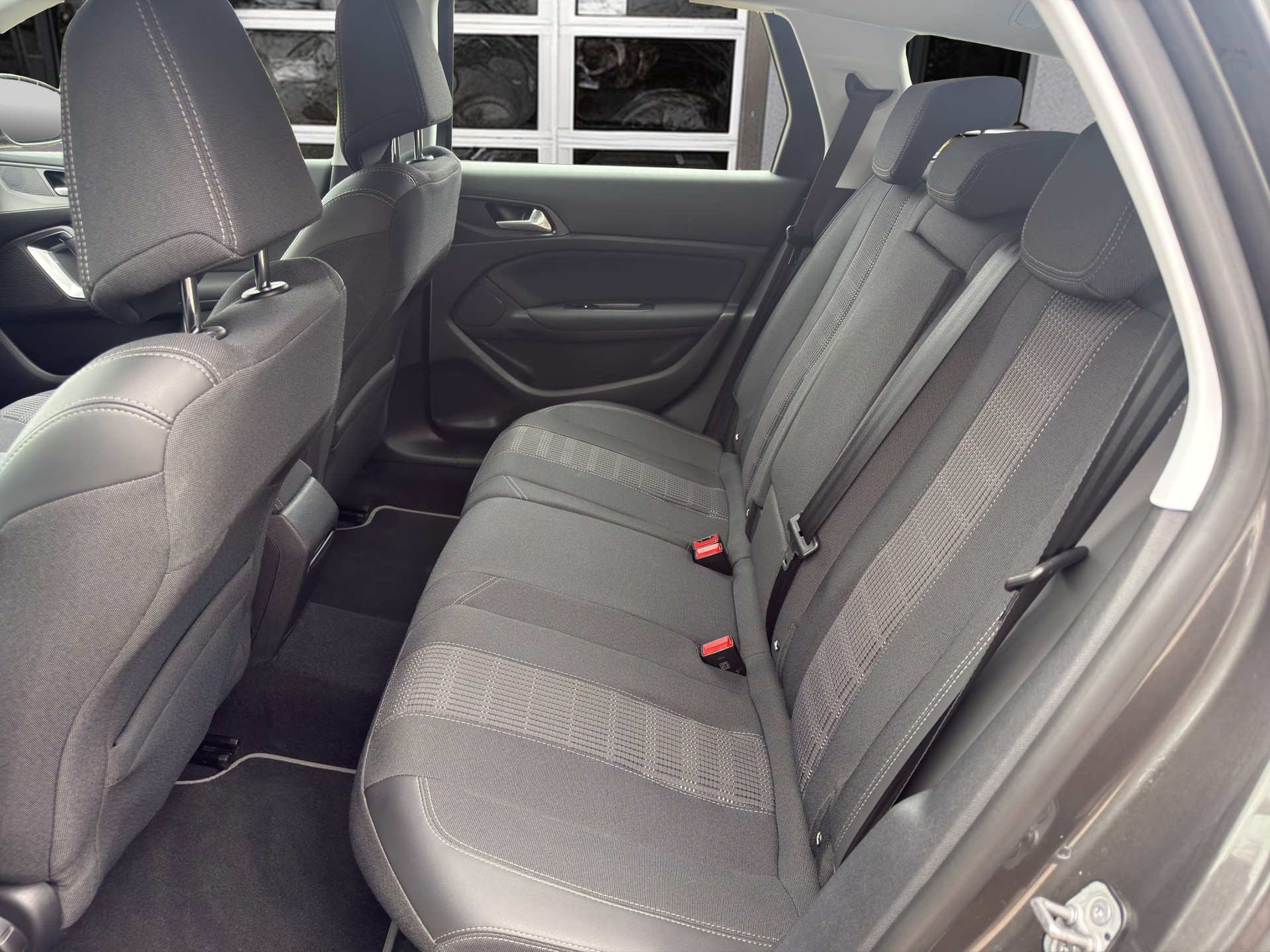 PEUGEOT 308 SW 1.2 Pure Tech Allure EAT8-image-15