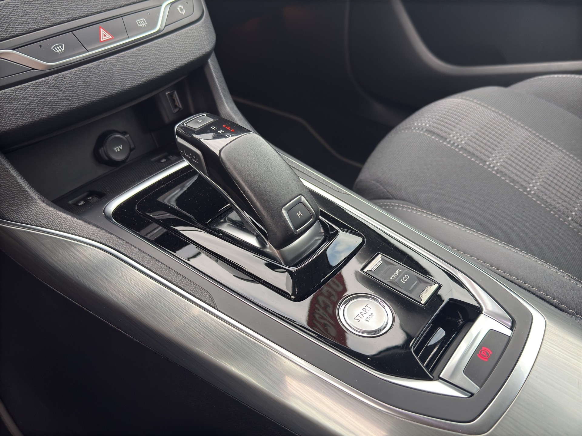 PEUGEOT 308 SW 1.2 Pure Tech Allure EAT8-image-22