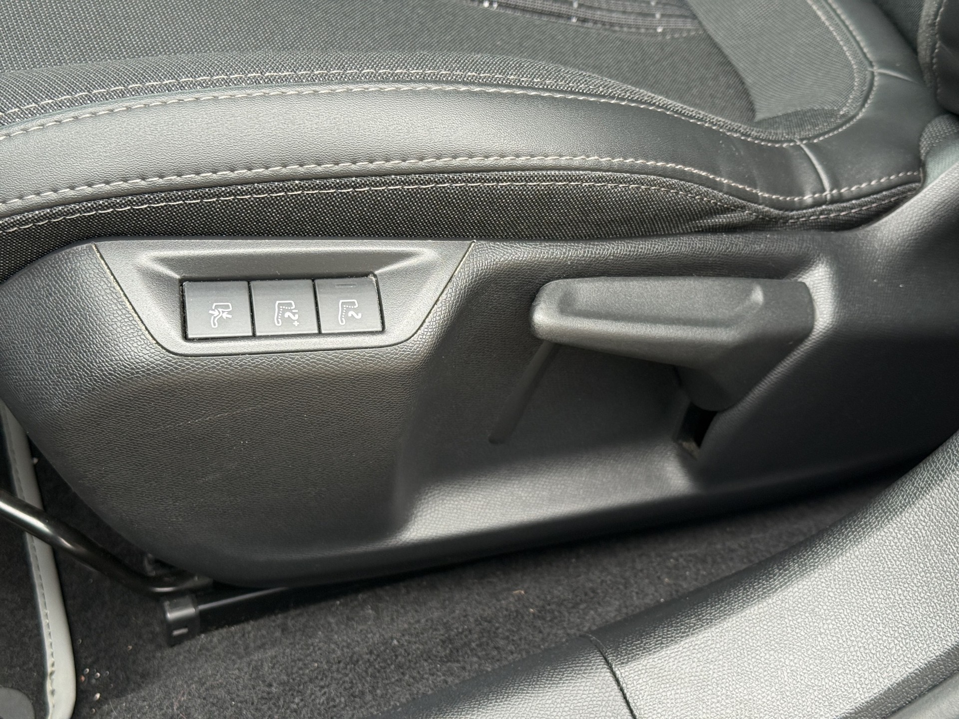 PEUGEOT 308 SW 1.2 Pure Tech Allure EAT8-image-27