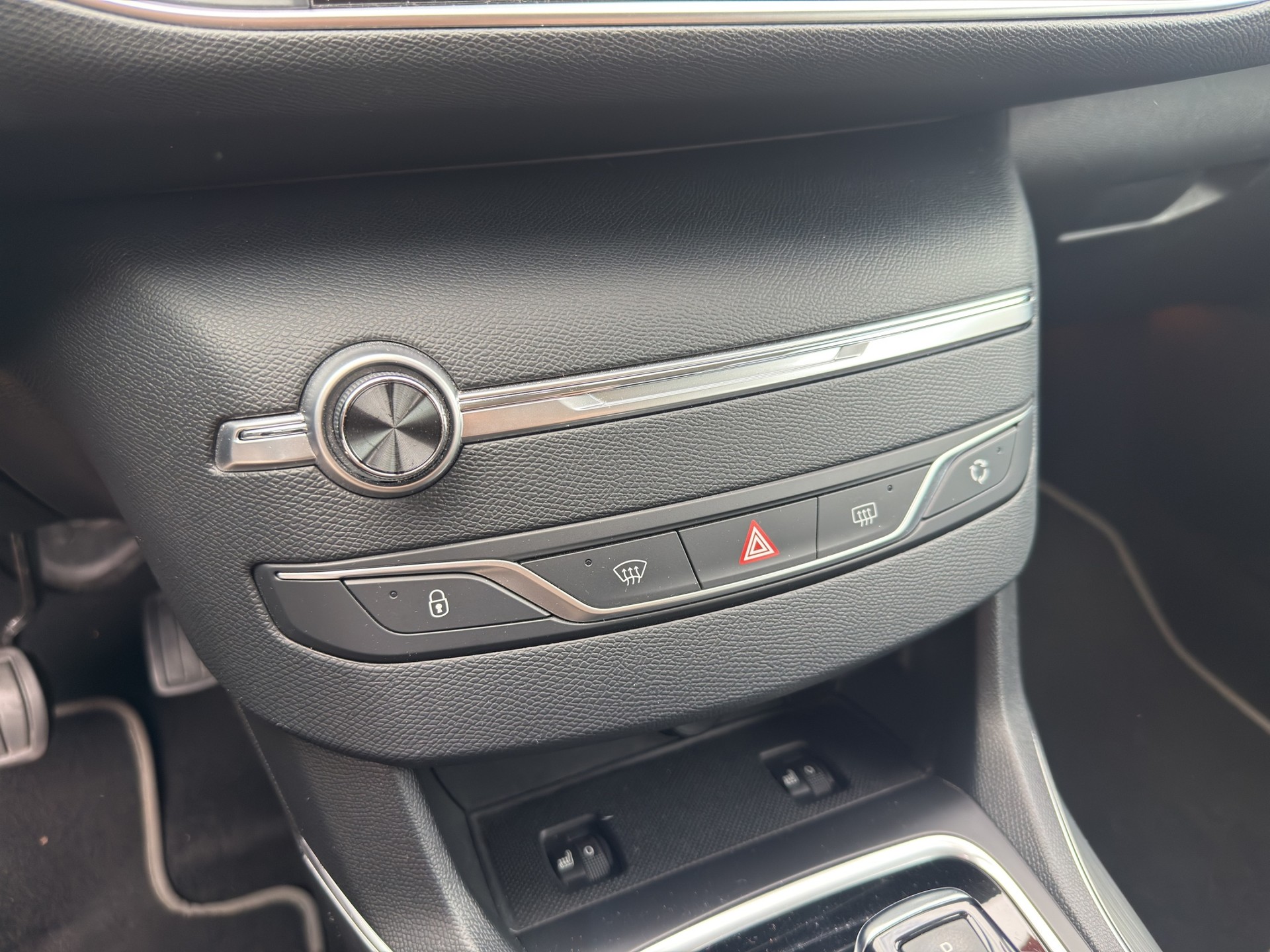 PEUGEOT 308 SW 1.2 Pure Tech Allure EAT8-image-21