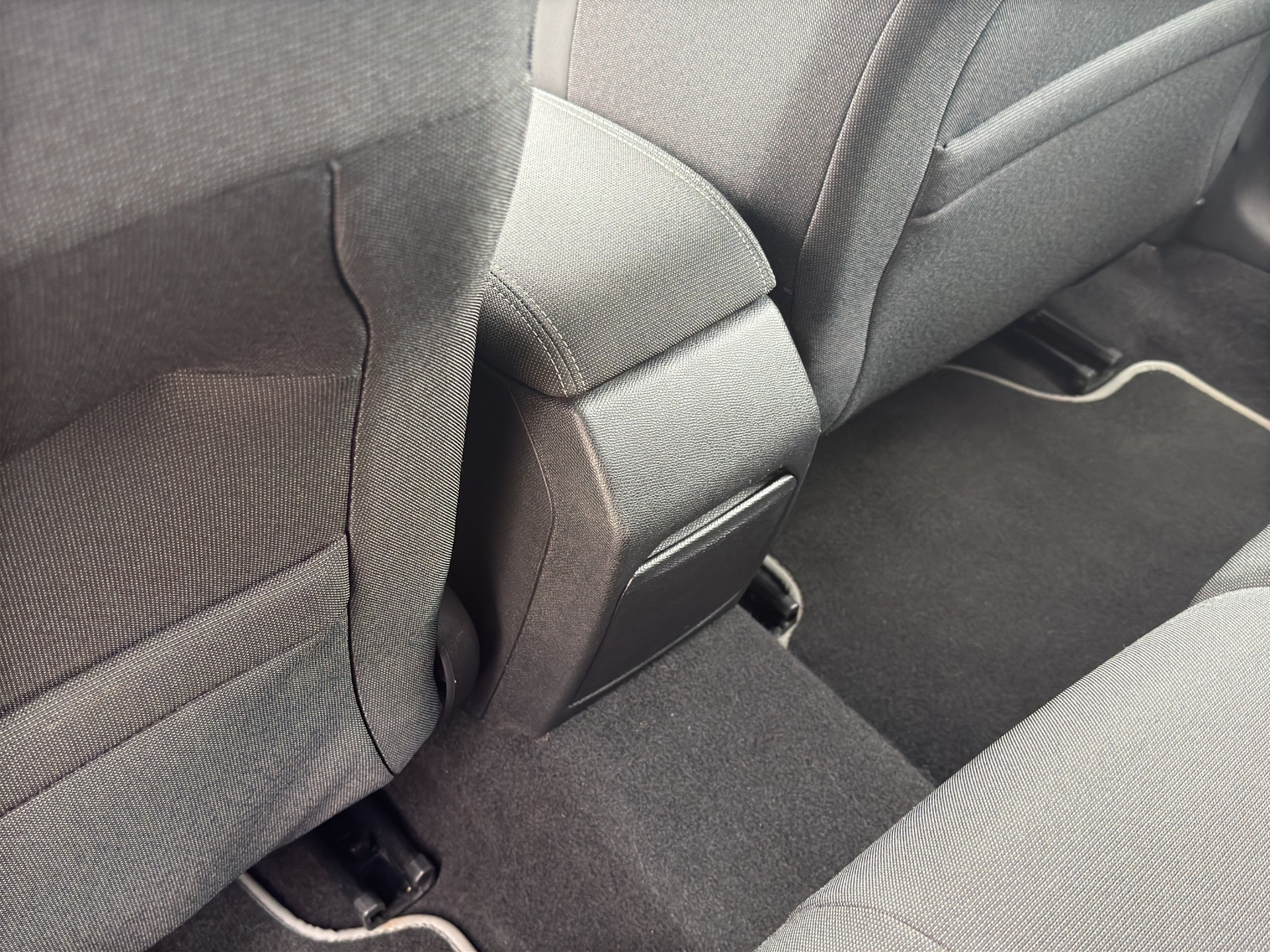 PEUGEOT 308 SW 1.2 Pure Tech Allure EAT8-image-29