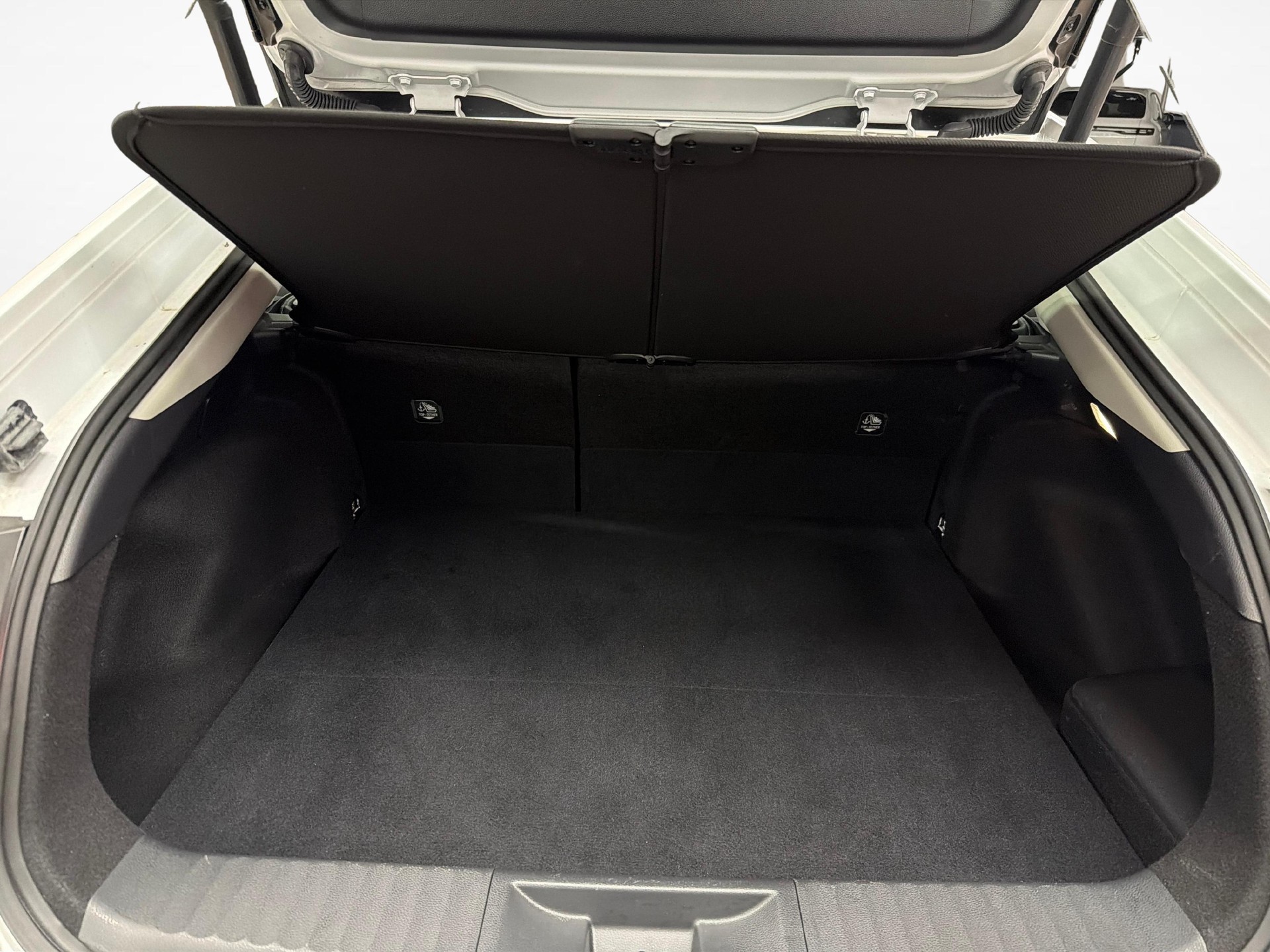 TOYOTA Prius 2.0 Plug-In-Hybrid Premium-image-11