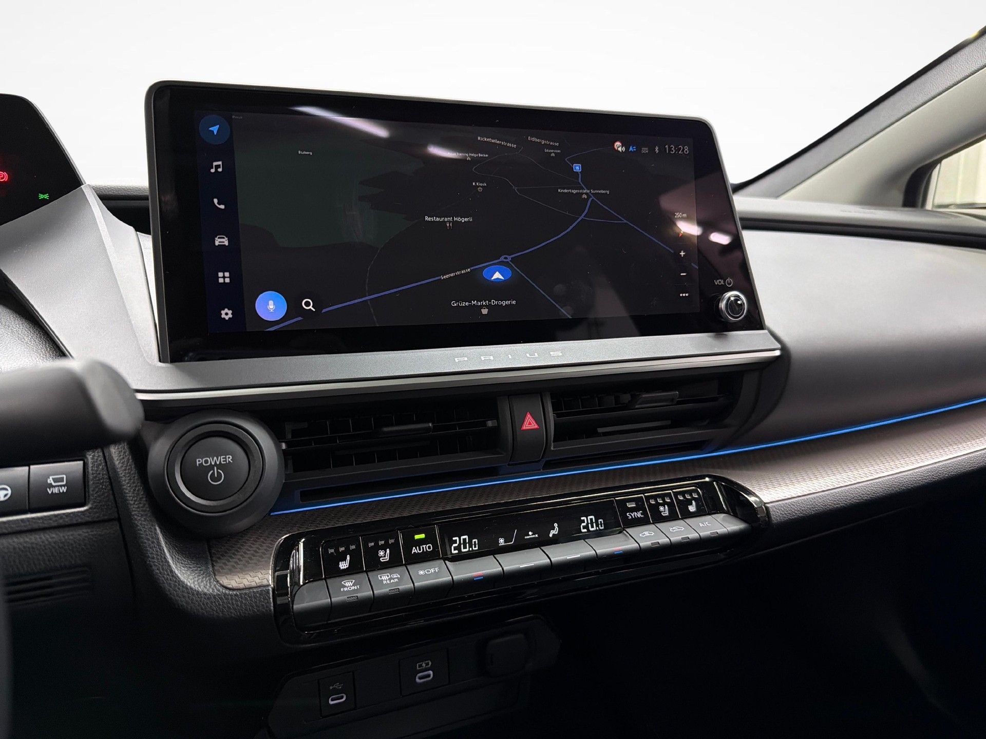 TOYOTA Prius 2.0 Plug-In-Hybrid Premium-image-12