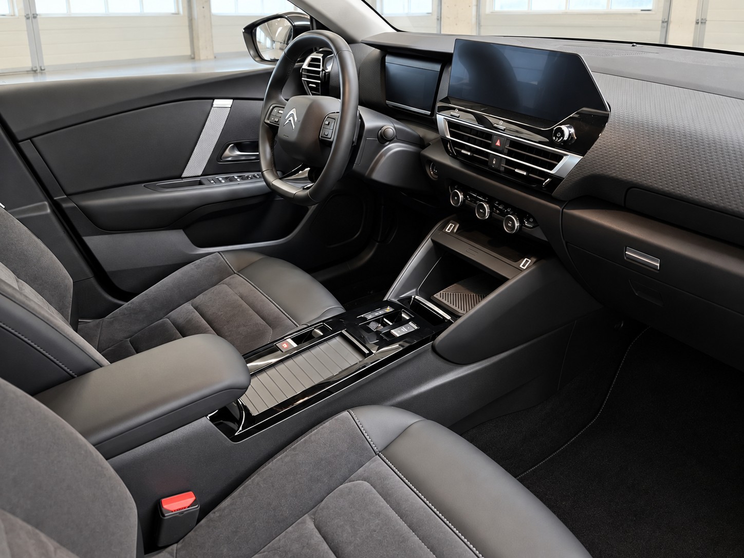 CITROEN C4 1.2 Pure Tech Max EAT8-image-4