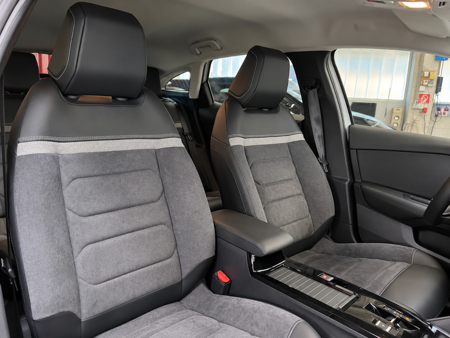CITROEN C4 1.2 Pure Tech Max EAT8-image-8