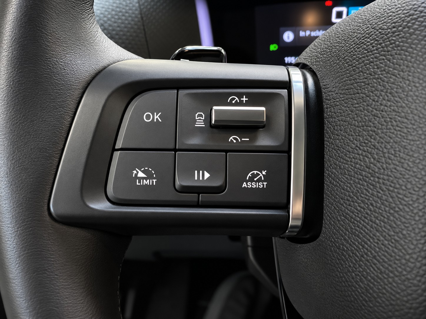 CITROEN C4 1.2 Pure Tech Max EAT8-image-6