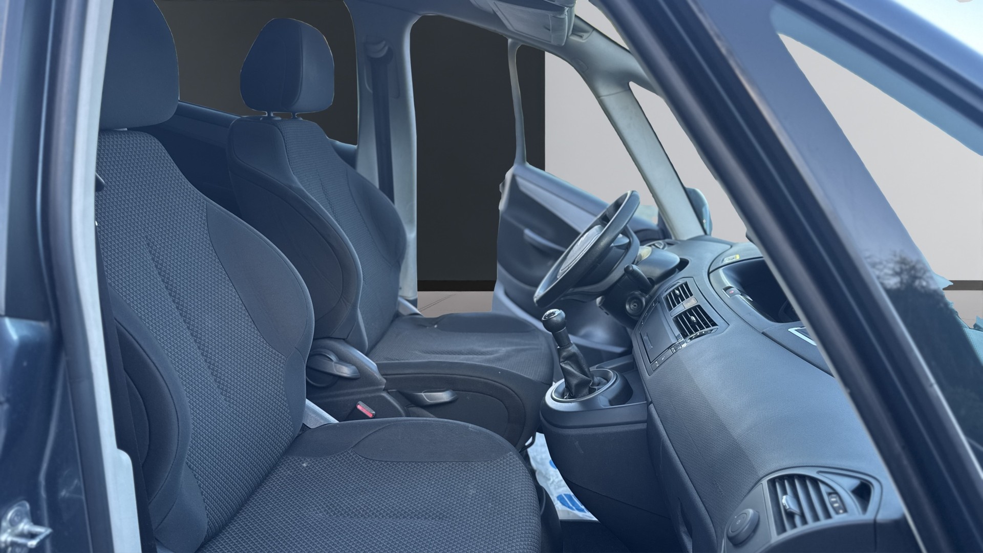 CITROEN C4 Picasso 1.6 HDI-image-13