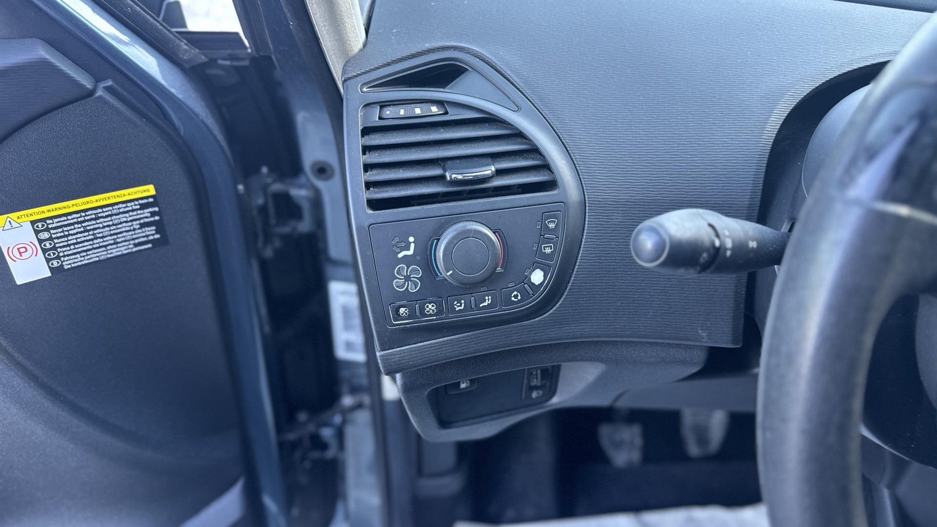 CITROEN C4 Picasso 1.6 HDI-image-17