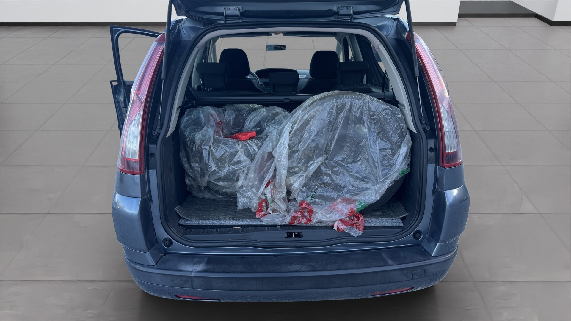 CITROEN C4 Picasso 1.6 HDI-image-8