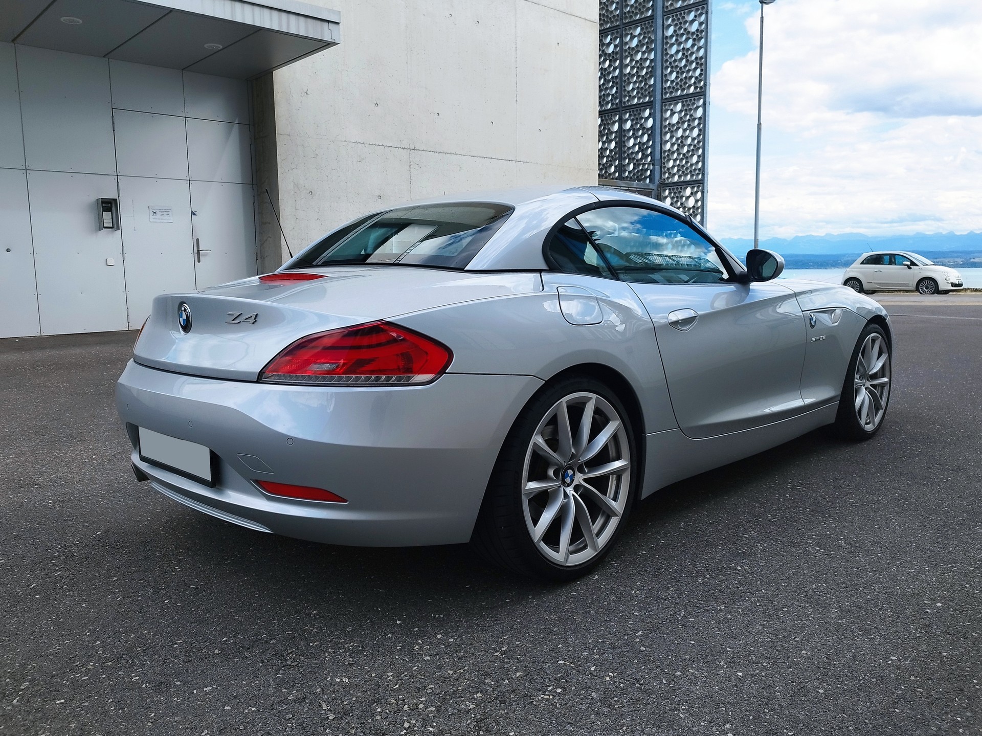 BMW 2.3i sDrive-image-2
