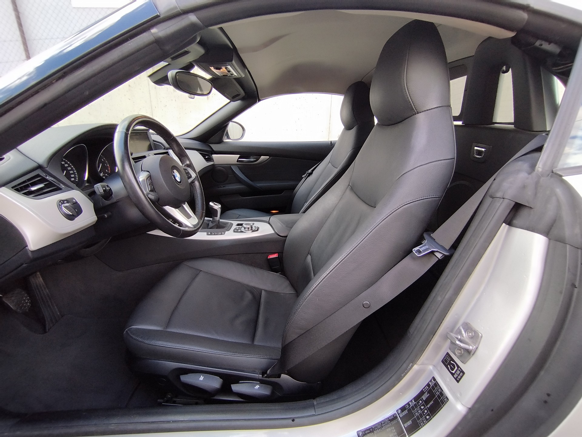 BMW 2.3i sDrive-image-4