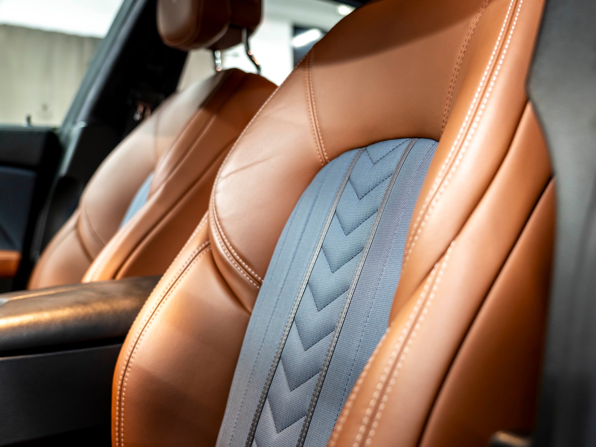 MASERATI Ghibli S Q4 3.0 V6 GranLusso Automatica-image-16