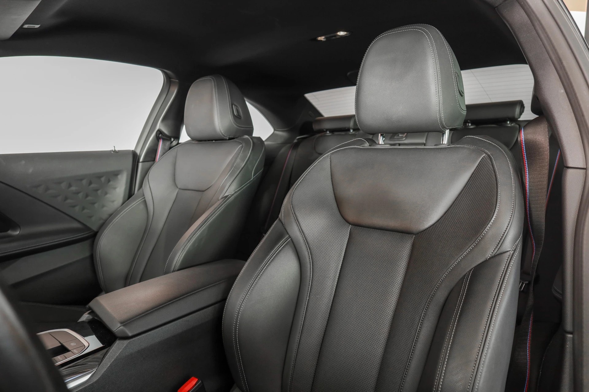 BMW M240i xDrive M Sport Pro Steptronic • Véhicule CH • harman/kardon • Pack aérodynamique M • Châssis adaptatif M-image-6