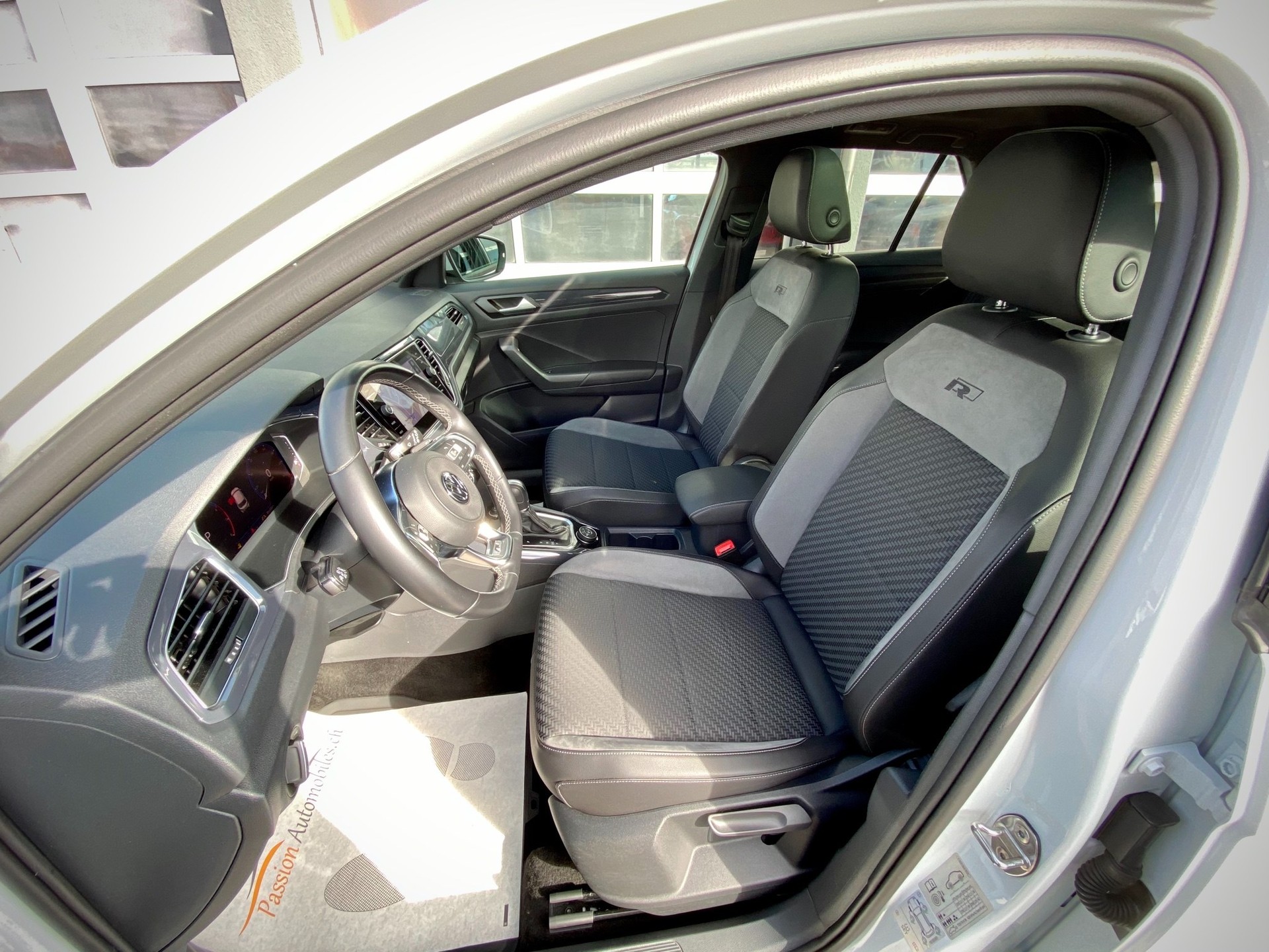 VW T-Roc 2.0 TSI Sport R-Line DSG 4Motion - Véhicule Suisse (CH)-image-11