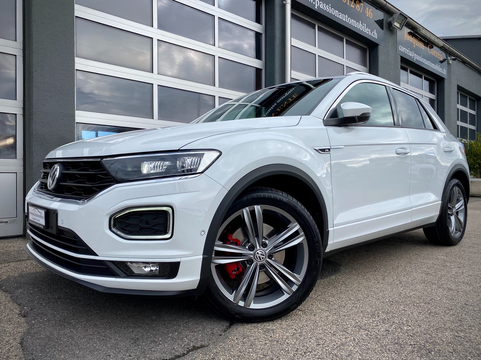 VW T-Roc 2.0 TSI Sport R-Line DSG 4Motion - Véhicule Suisse (CH)-image-3