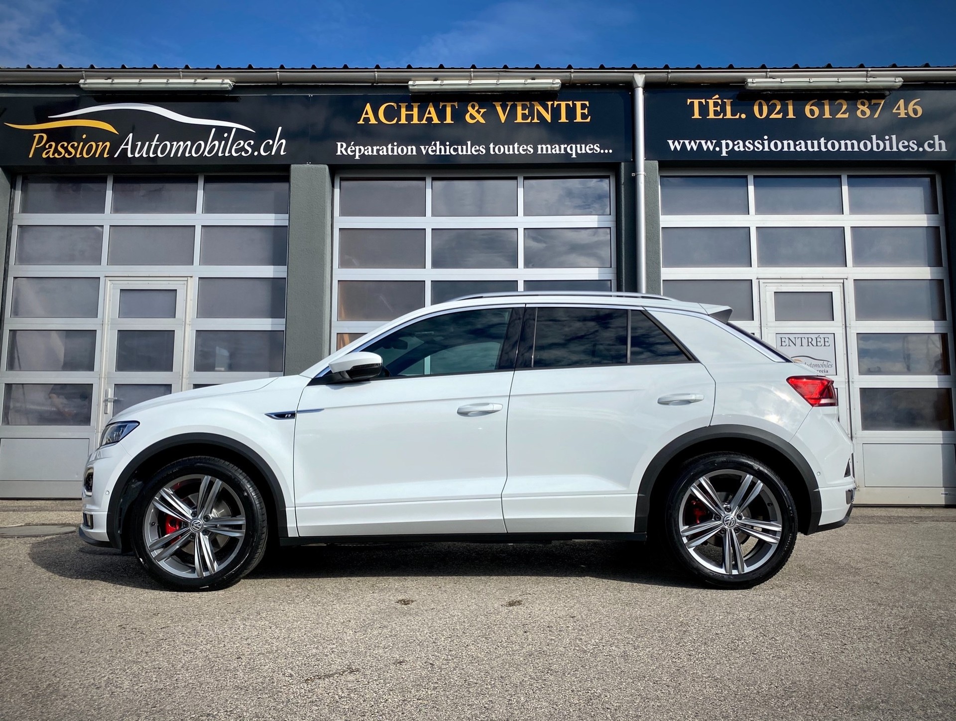 VW T-Roc 2.0 TSI Sport R-Line DSG 4Motion - Véhicule Suisse (CH)-image-2