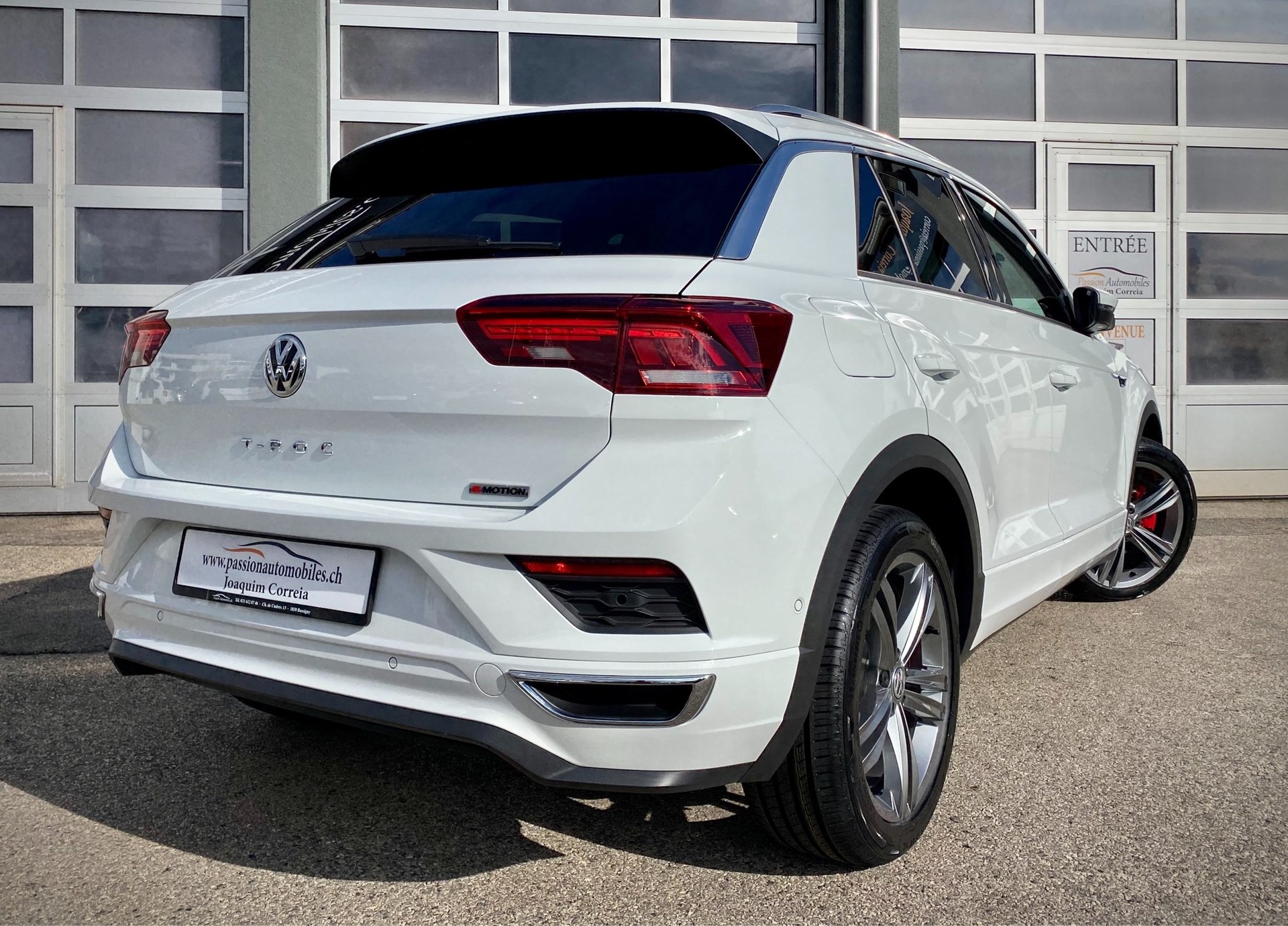 VW T-Roc 2.0 TSI Sport R-Line DSG 4Motion - Véhicule Suisse (CH)-image-4