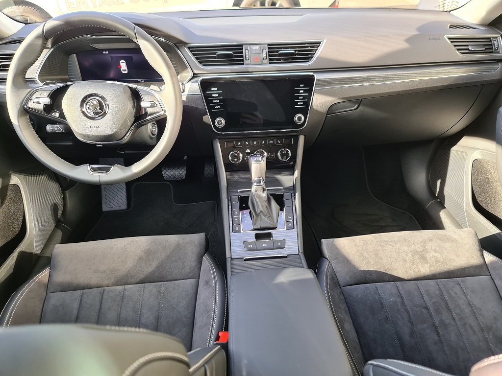 SKODA Superb Combi 2.0 TDi Style 4x4 DSG-image-9