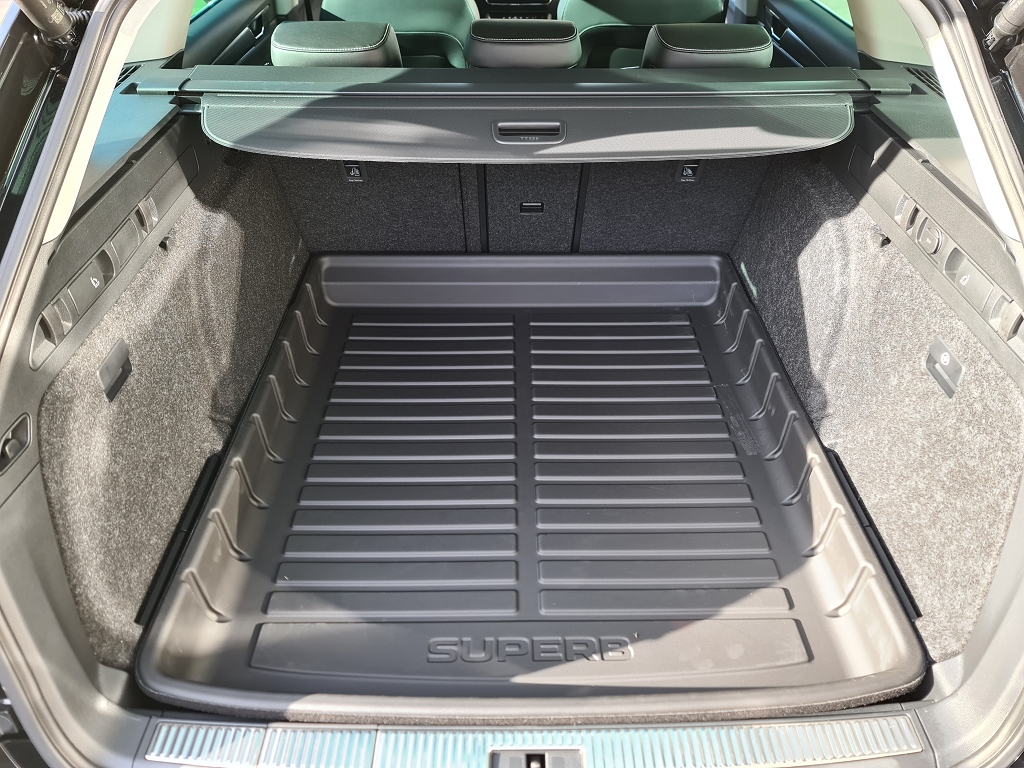 SKODA Superb Combi 2.0 TDi Style 4x4 DSG-image-9