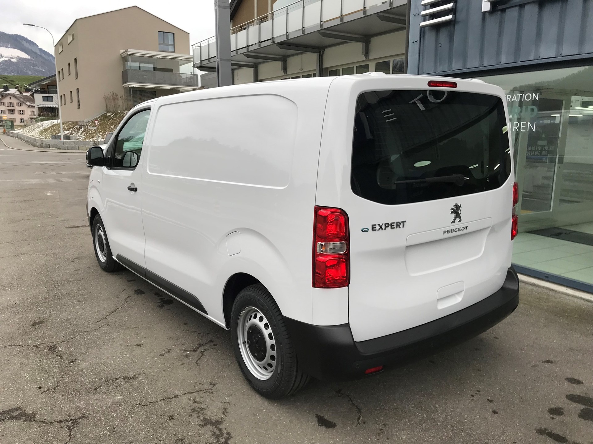 PEUGEOT Expert 75 KWh Premium Standard-image-3