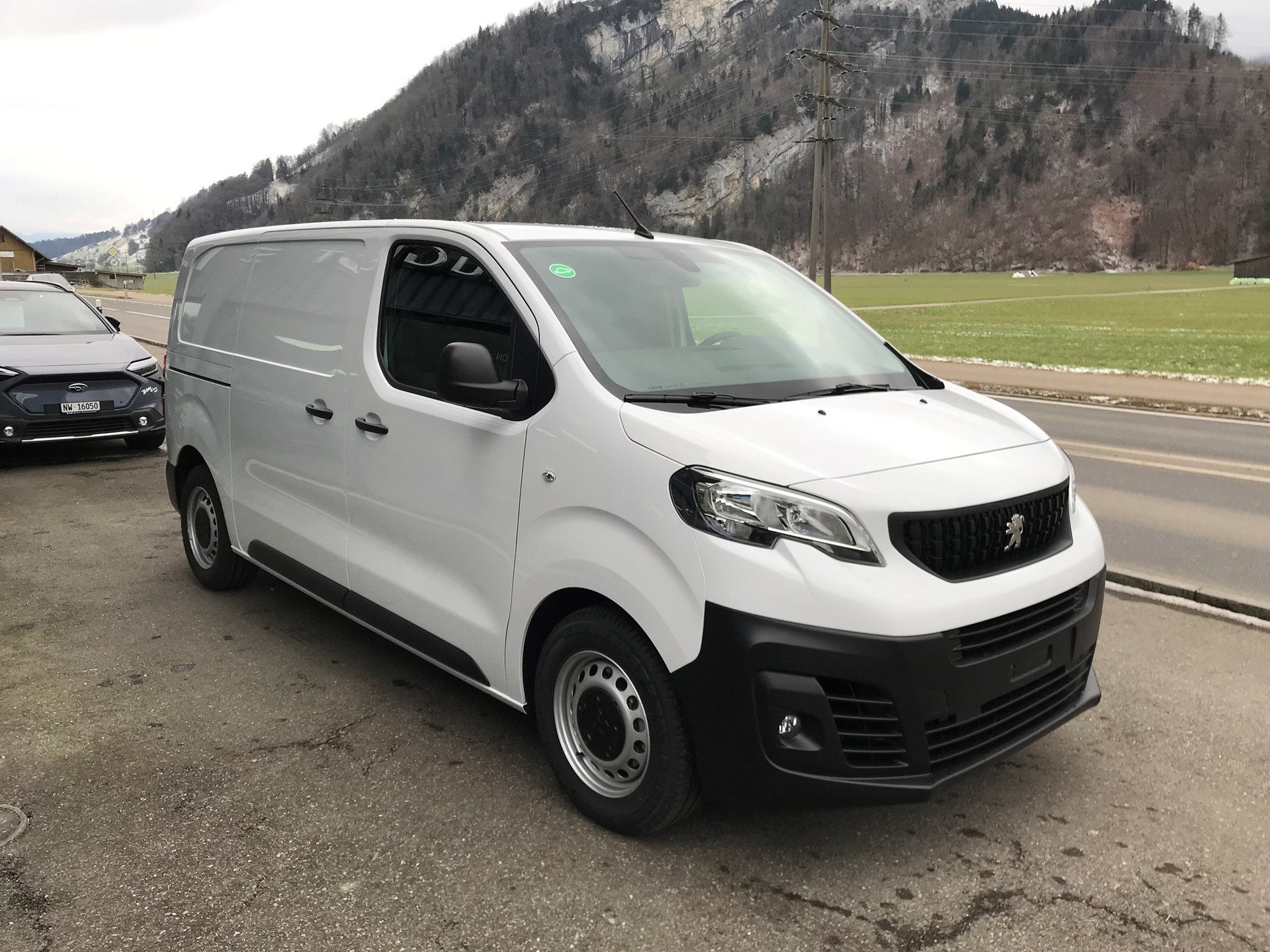 PEUGEOT Expert 75 KWh Premium Standard-image-1
