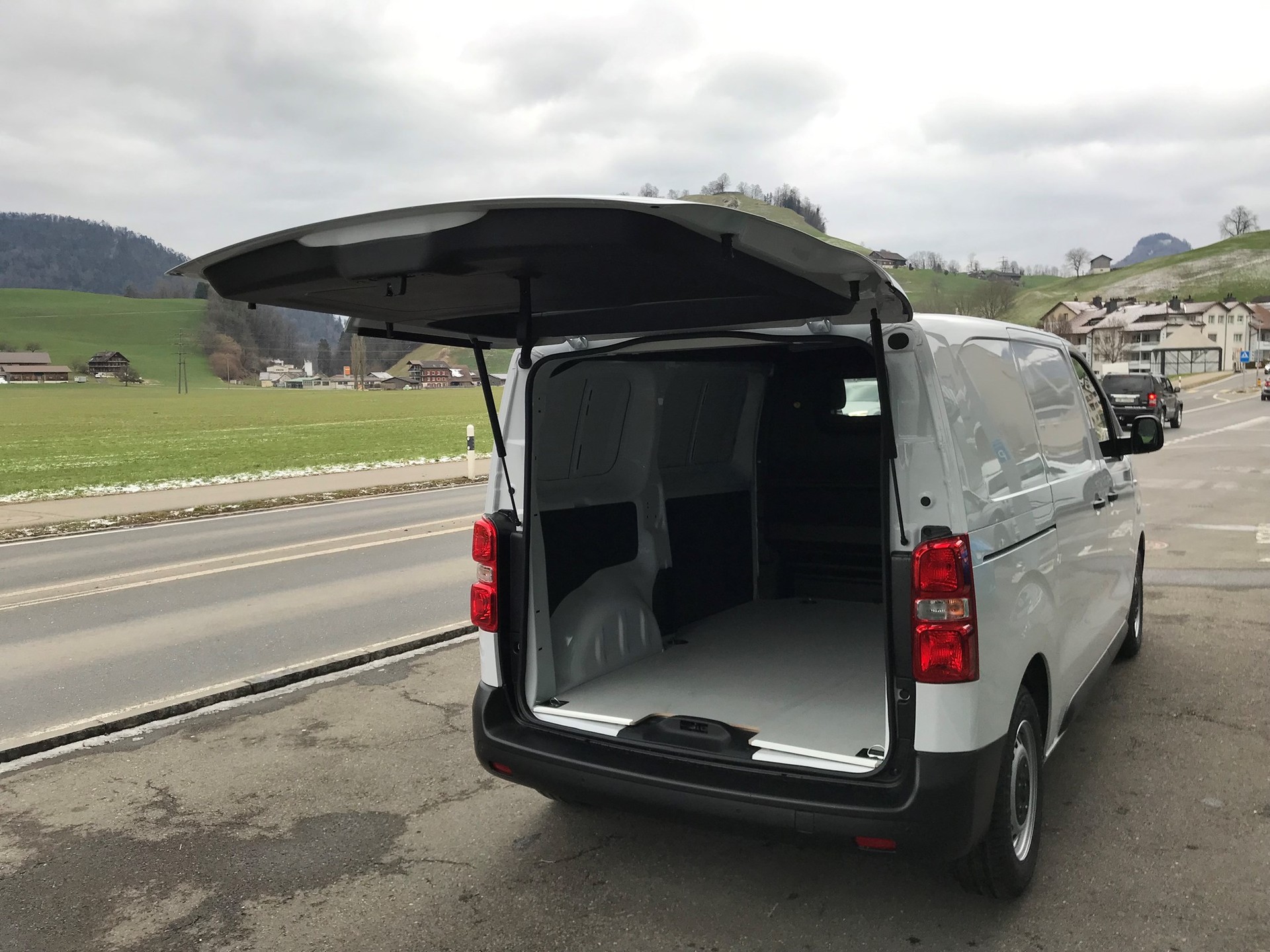 PEUGEOT Expert 75 KWh Premium Standard-image-5