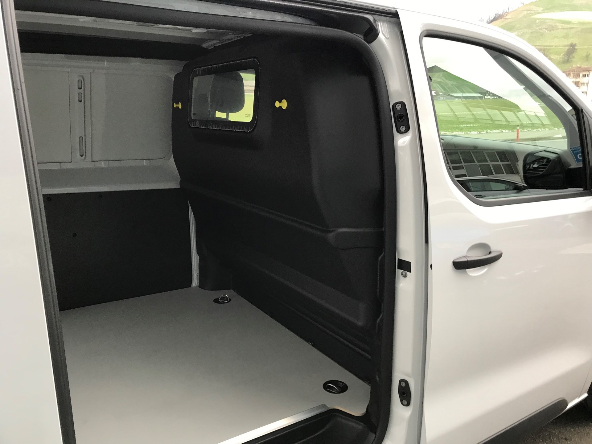 PEUGEOT Expert 75 KWh Premium Standard-image-7