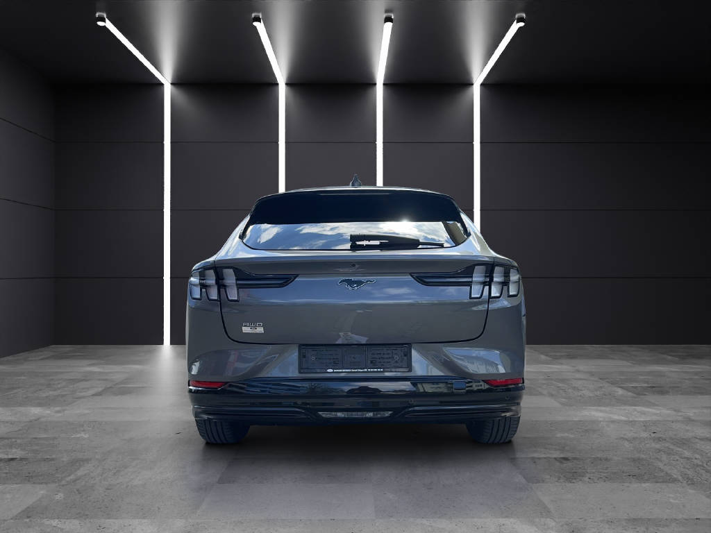 FORD Mustang Mach-E Extended AWD-image-4