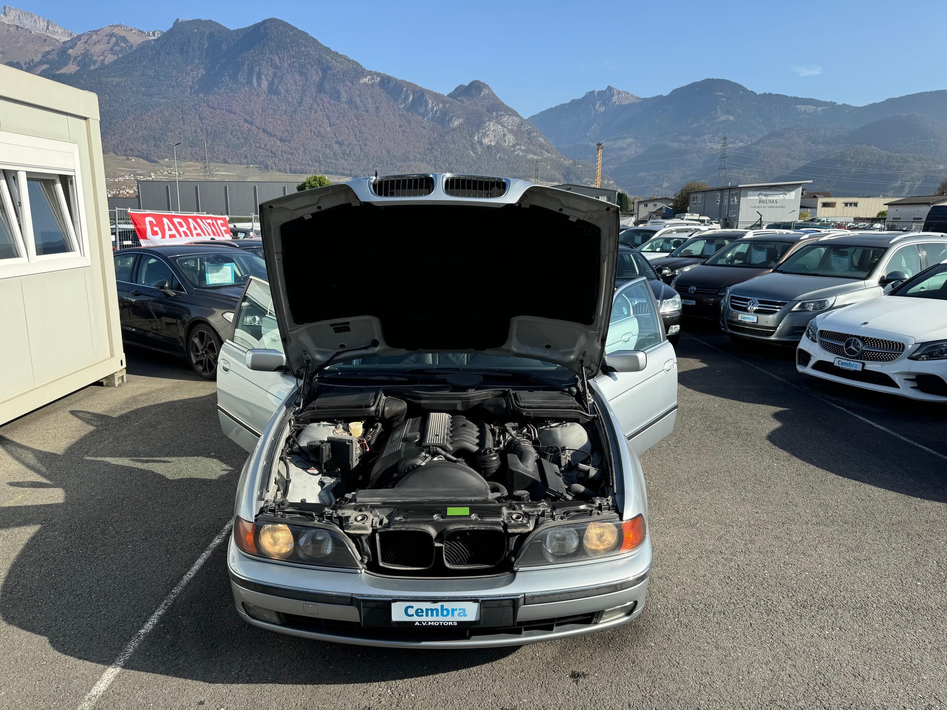 BMW 528i-image-14