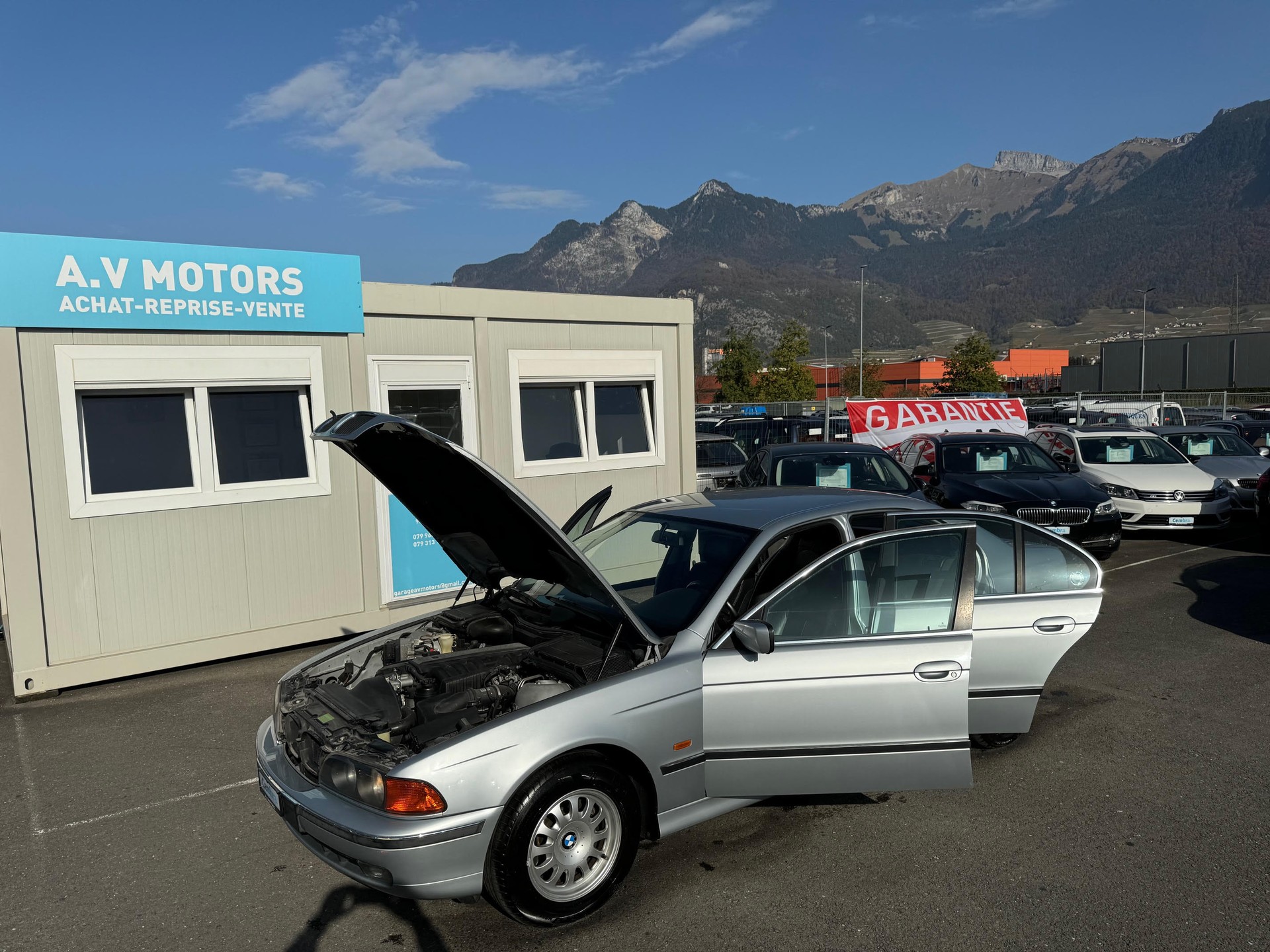 BMW 528i-image-15