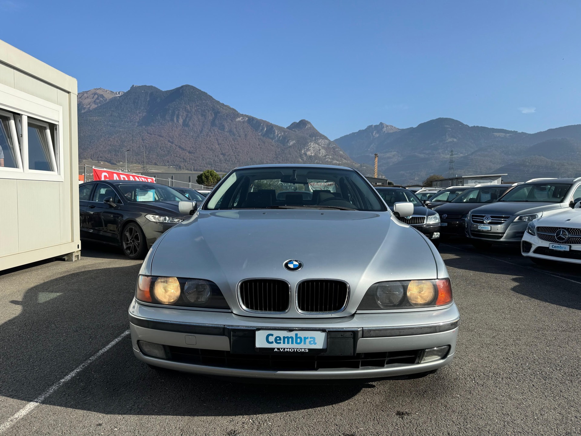 BMW 528i-image-2