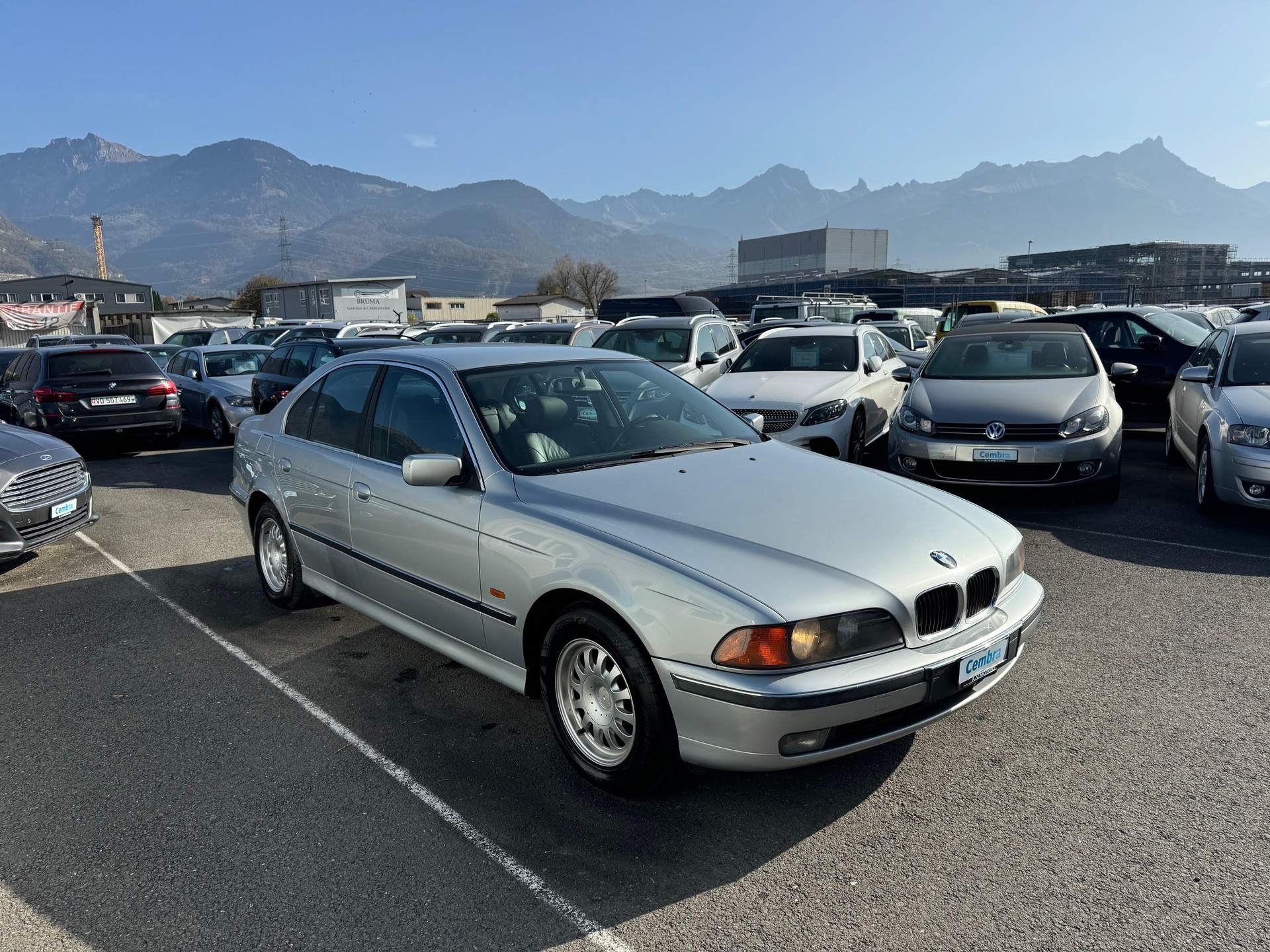 BMW 528i-image-1