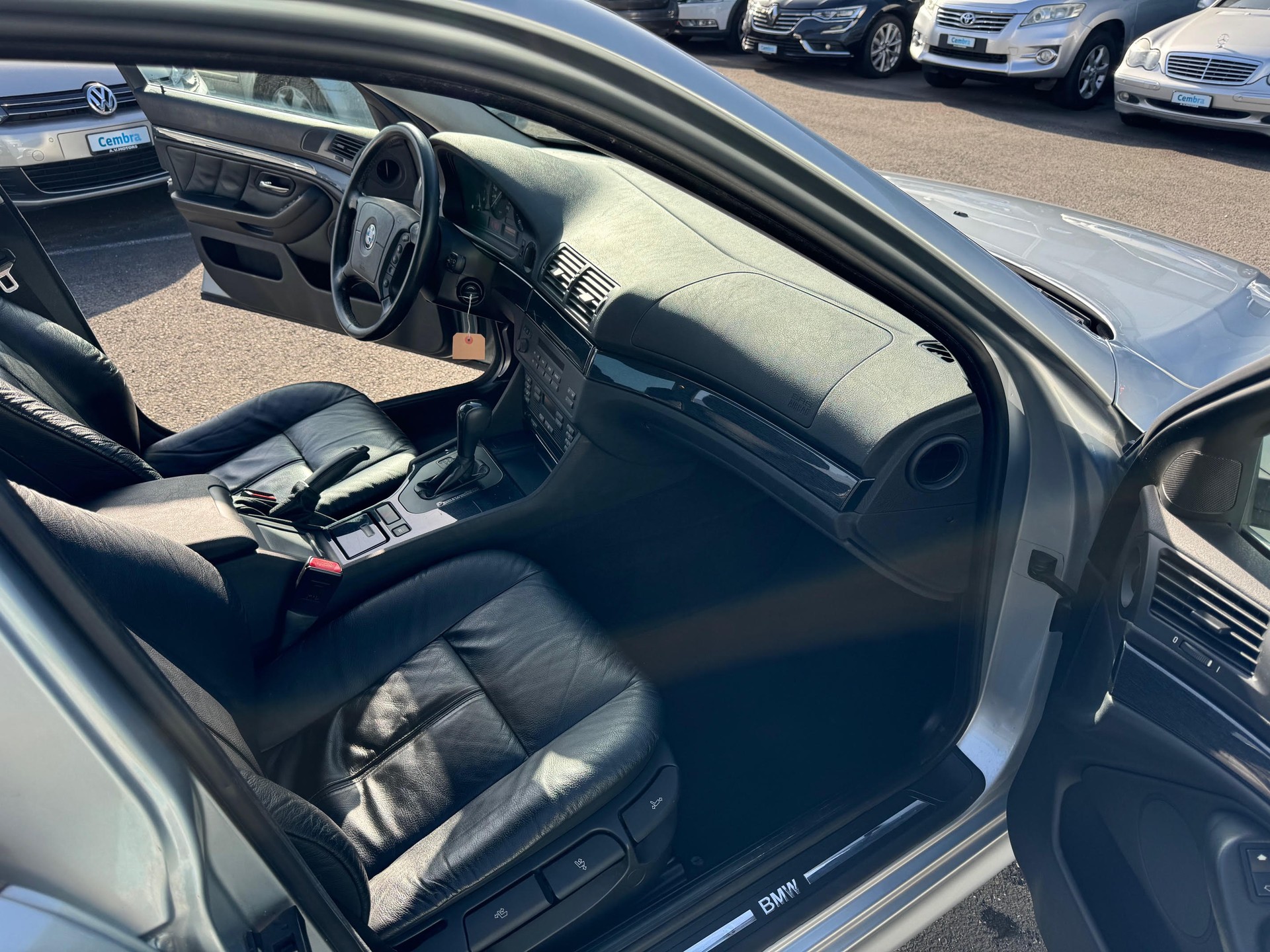 BMW 528i-image-12