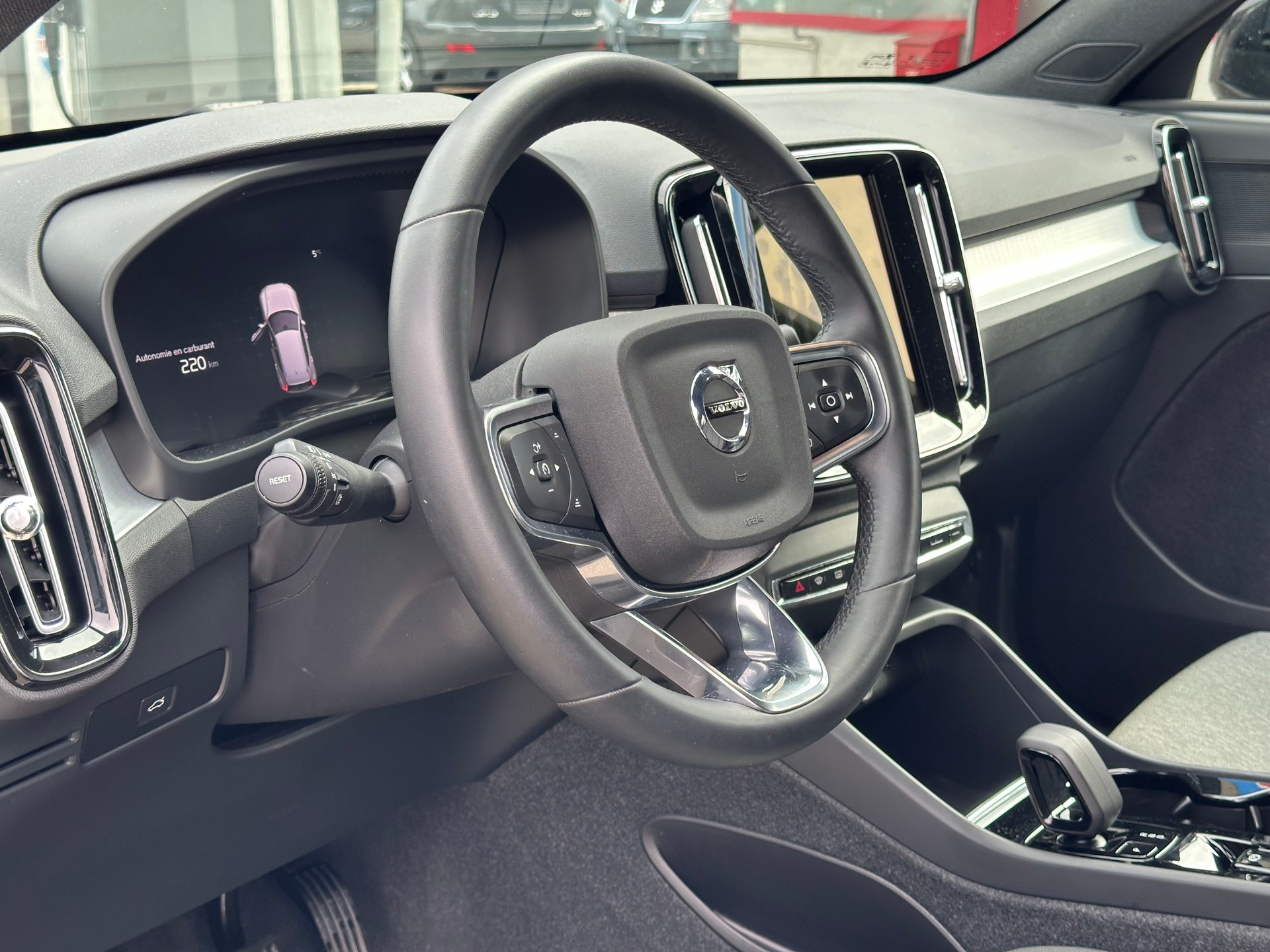 VOLVO XC40 B3 Benzin Mild Hybrid Plus Dark DCT-image-13