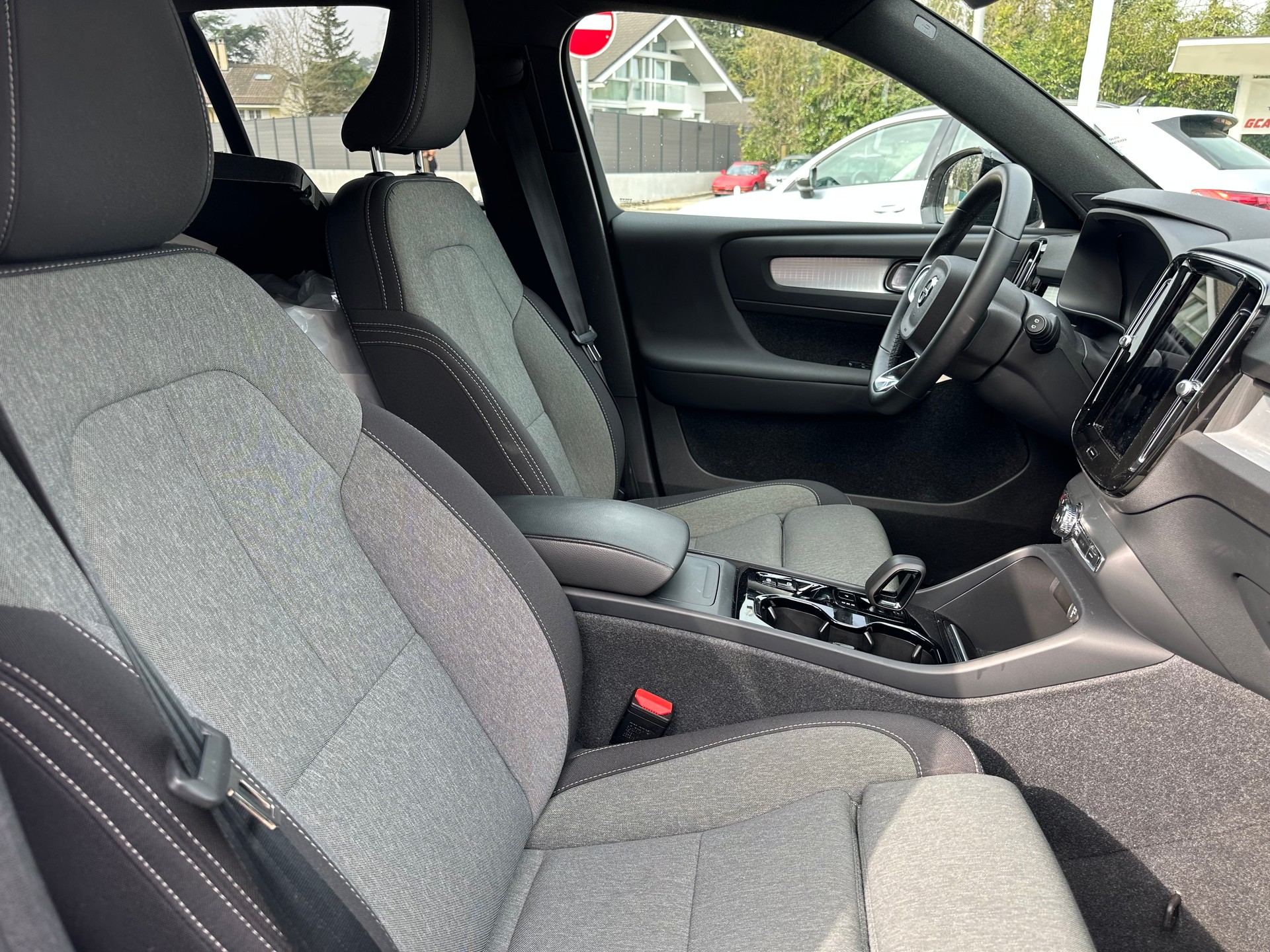 VOLVO XC40 B3 Benzin Mild Hybrid Plus Dark DCT-image-12