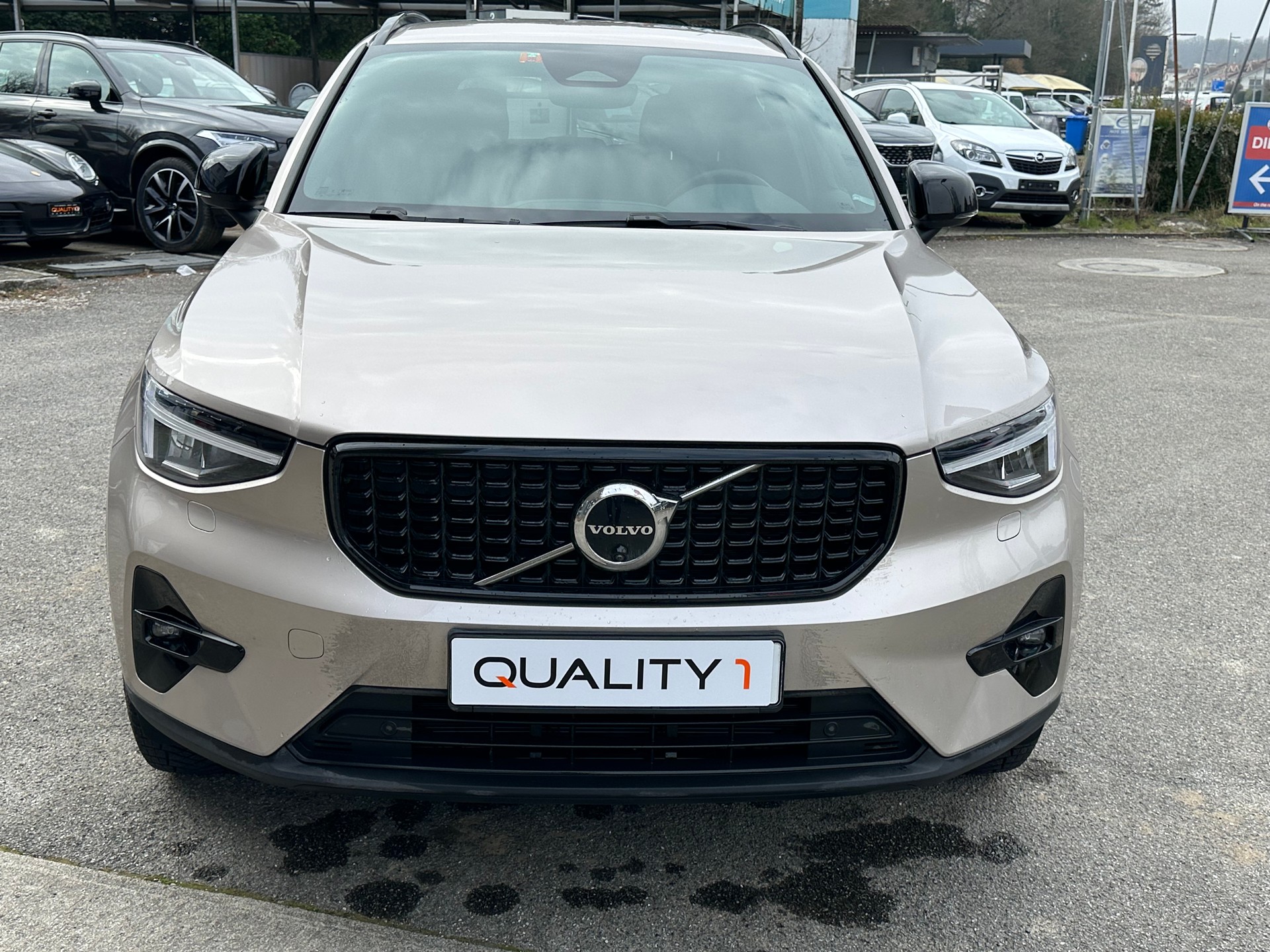 VOLVO XC40 B3 Benzin Mild Hybrid Plus Dark DCT-image-3