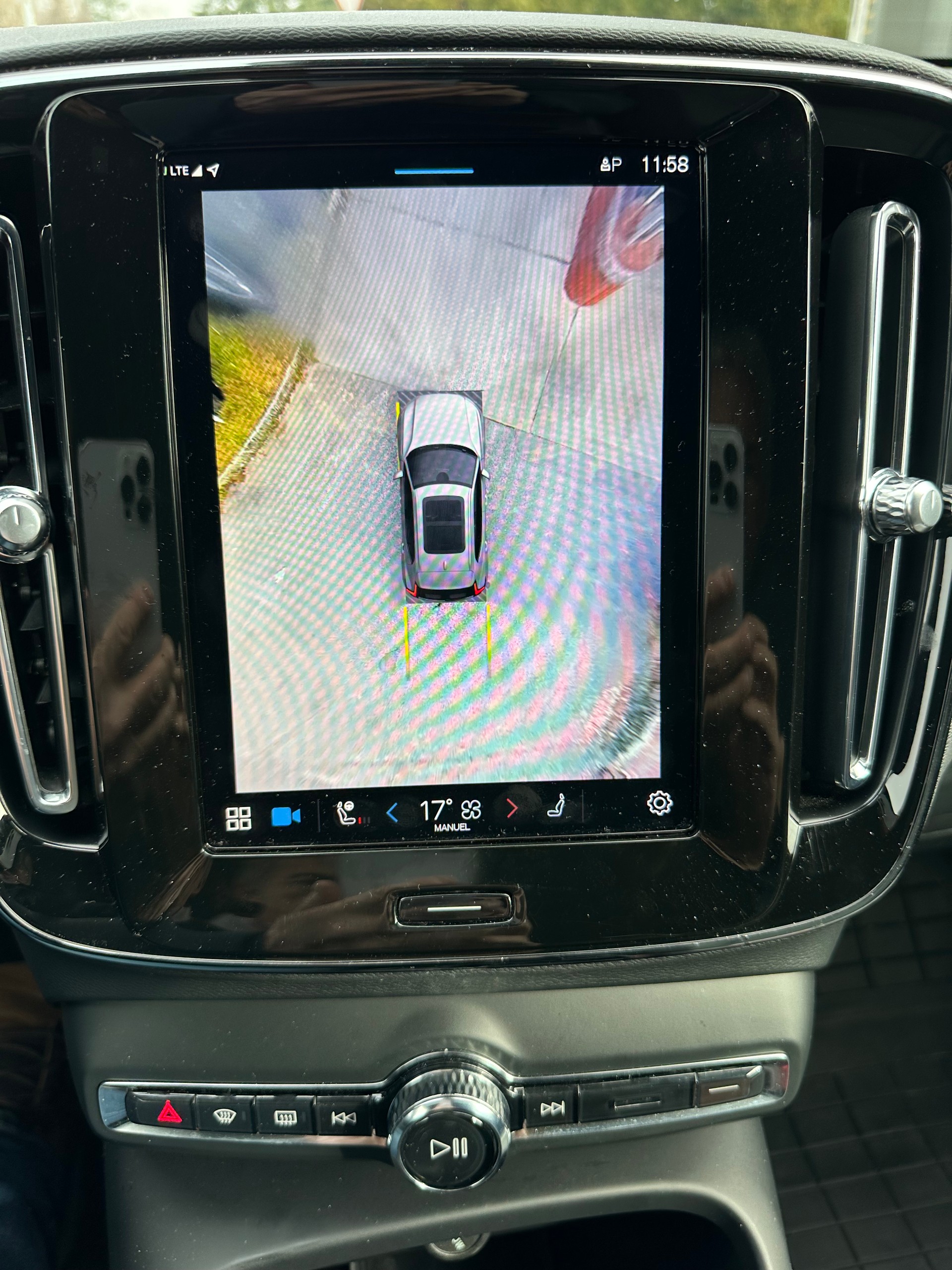 VOLVO XC40 B3 Benzin Mild Hybrid Plus Dark DCT-image-9